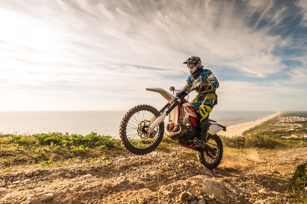 You are currently viewing A Beginners Guide To Riding A Dirt Bike