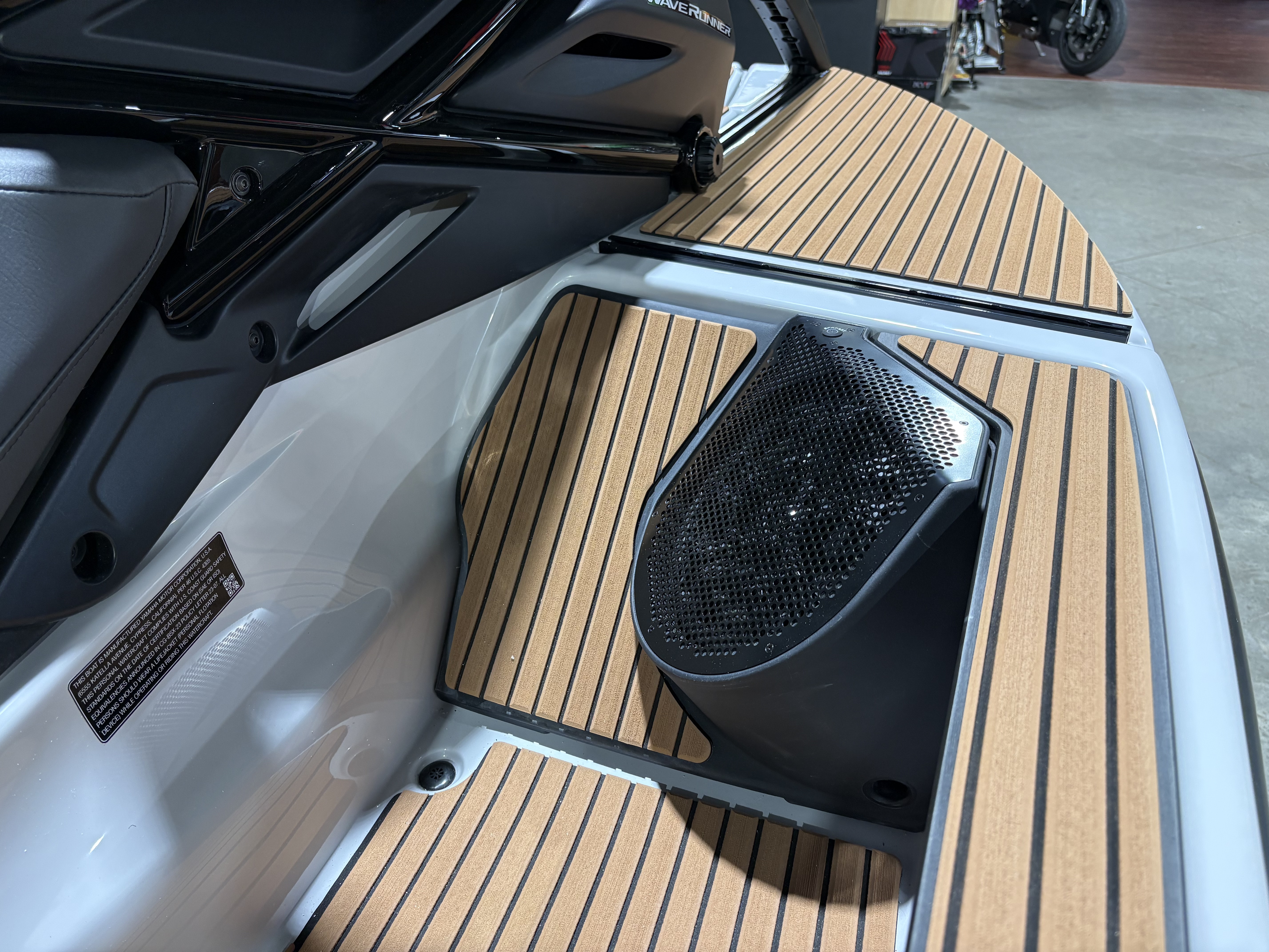 2027 Yamaha Waverunner CROSSWAVE-MIST GRAY WATERCRAFT