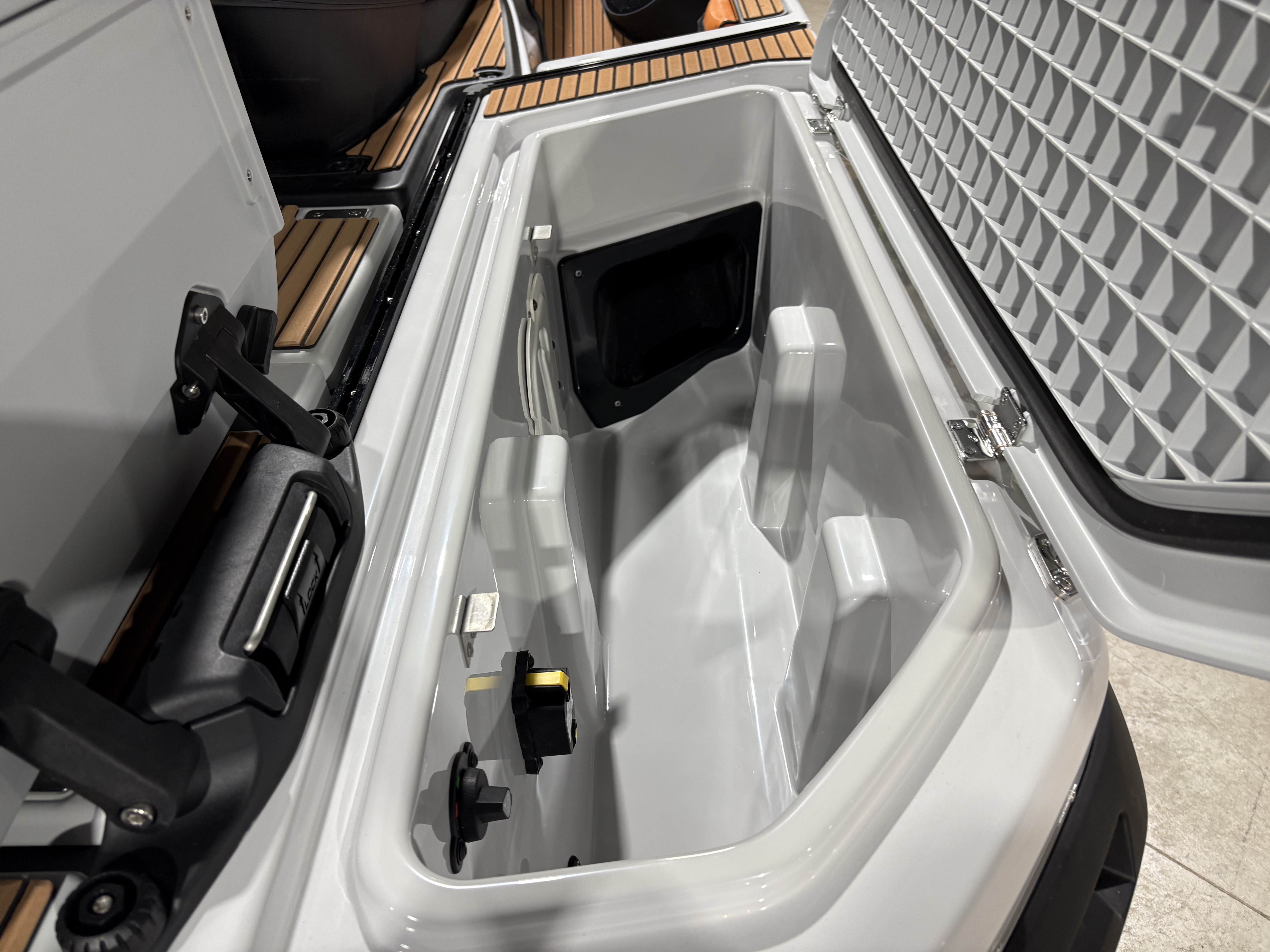 2027 Yamaha Waverunner CROSSWAVE-MIST GRAY WATERCRAFT