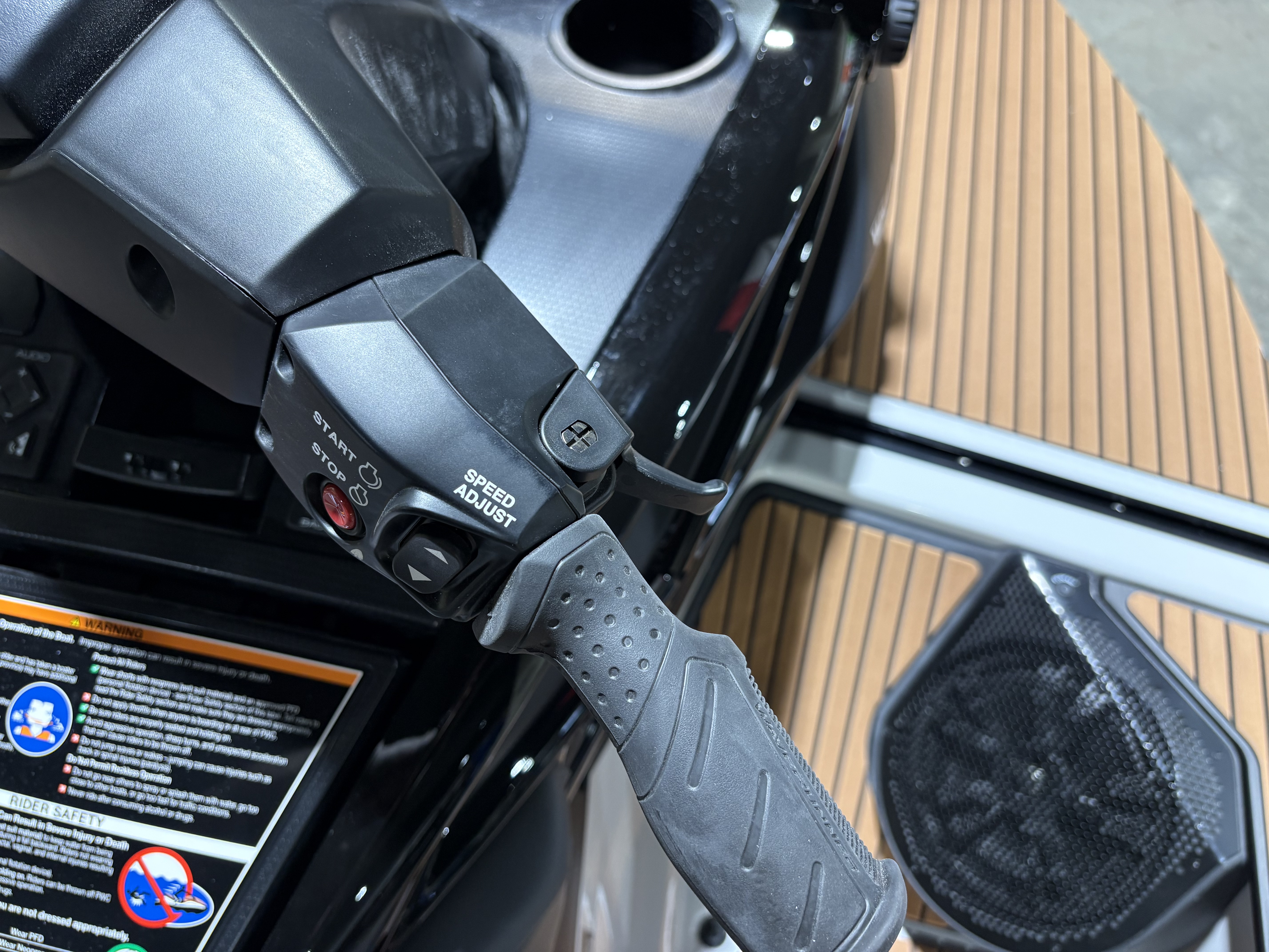 2027 Yamaha Waverunner CROSSWAVE-MIST GRAY WATERCRAFT