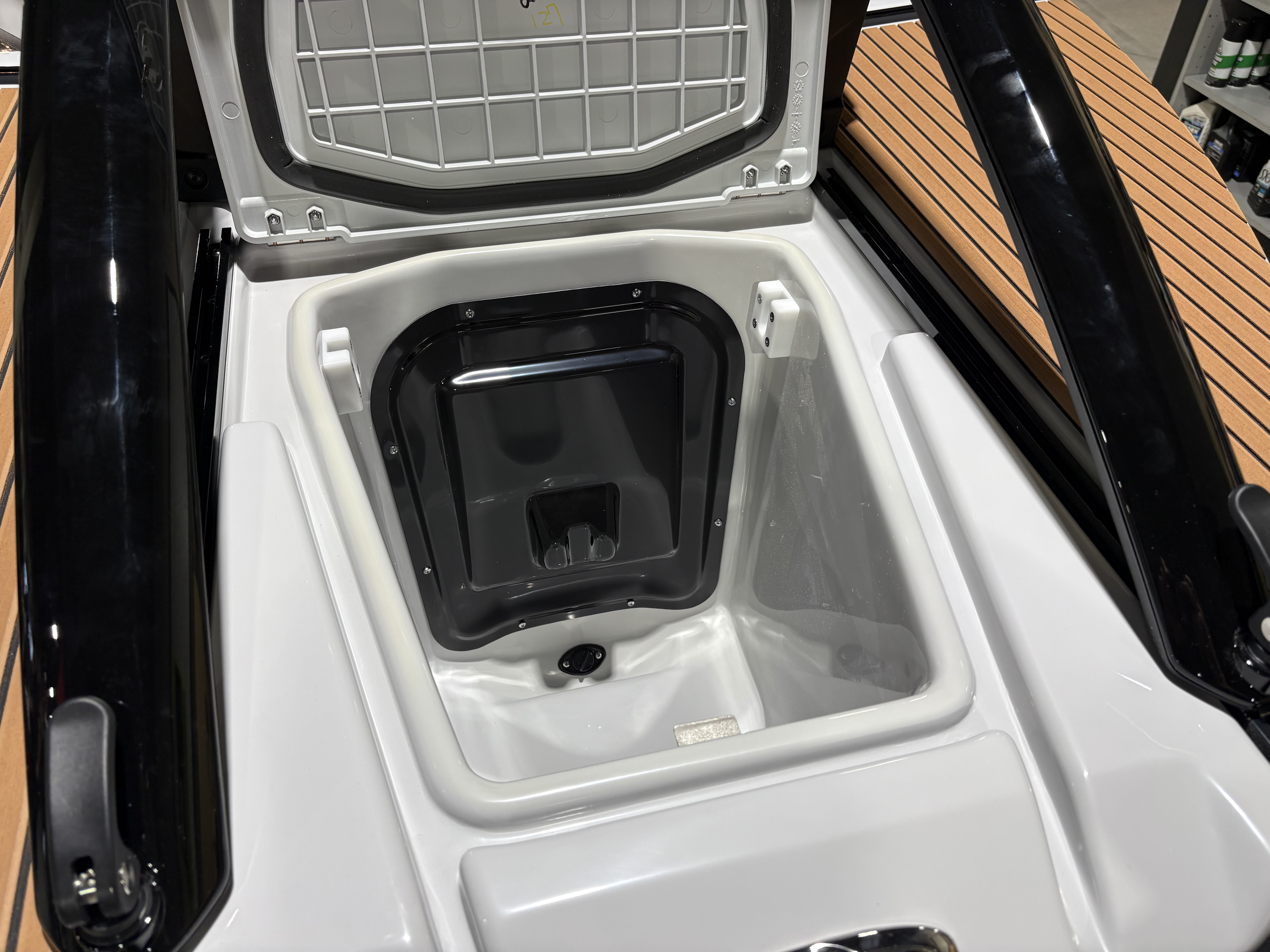 2027 Yamaha Waverunner CROSSWAVE-MIST GRAY WATERCRAFT
