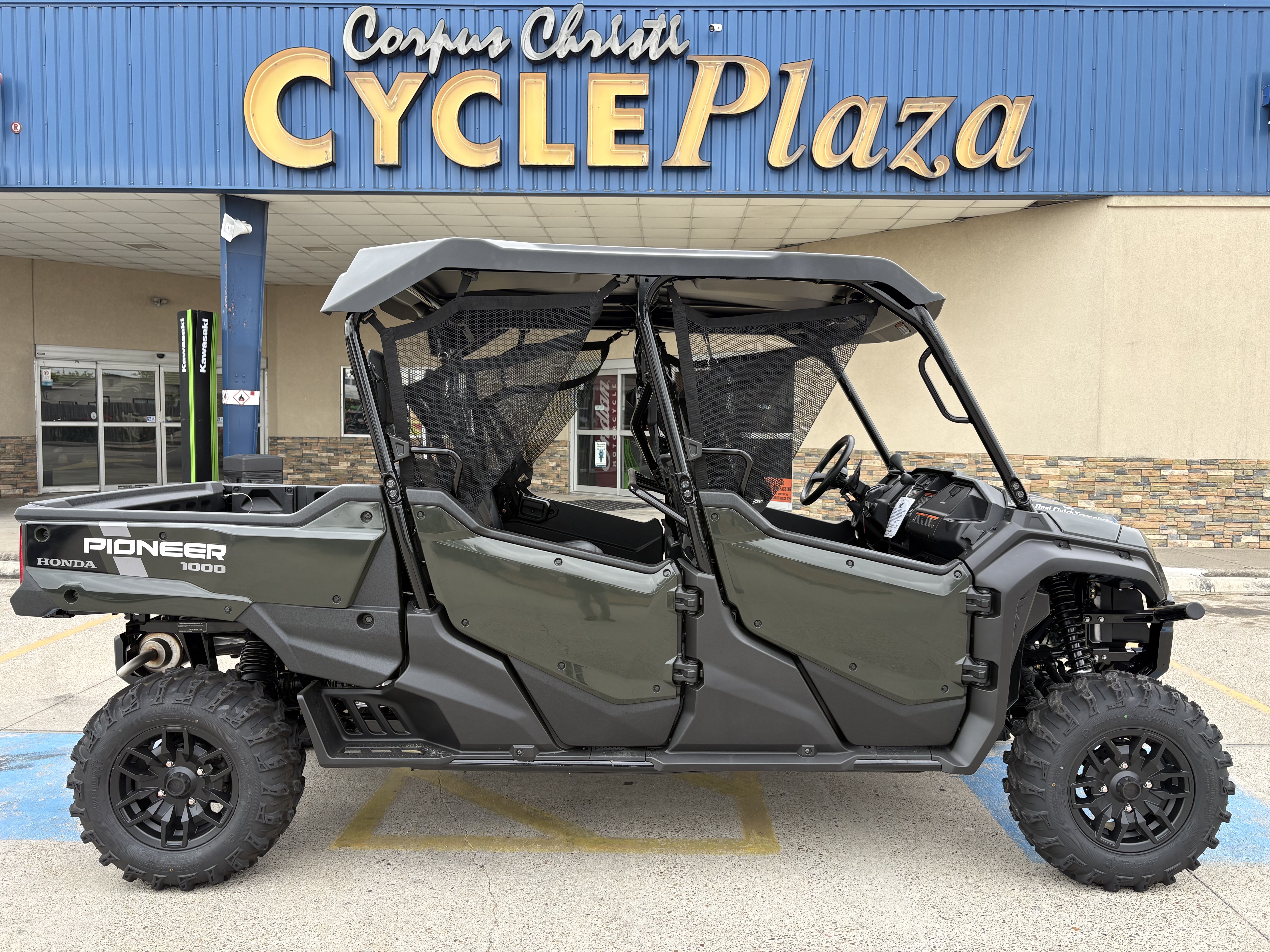 2025 Honda PIONEER 1000-6 DLX CRE UTV