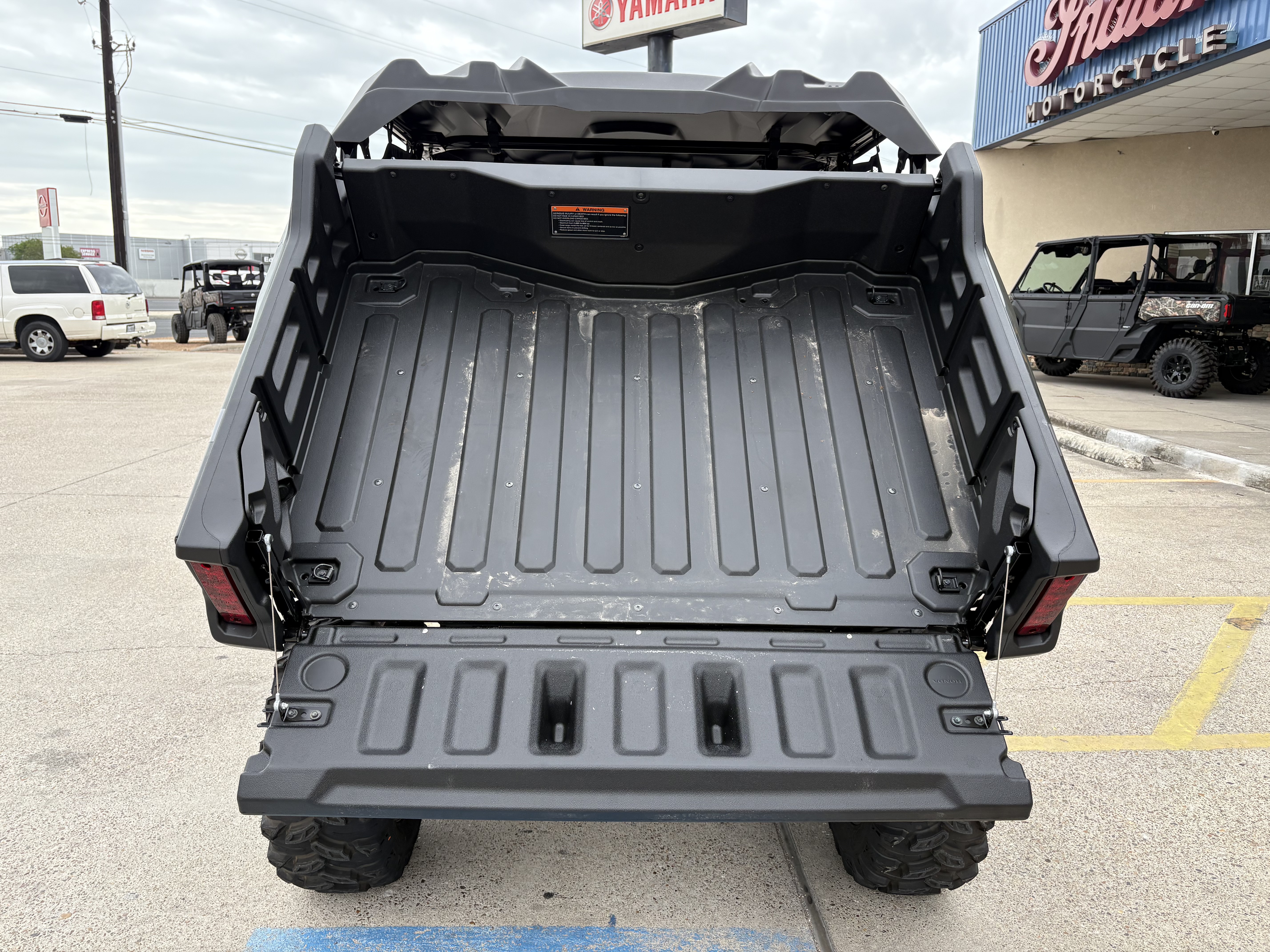 2025 Honda PIONEER 1000-6 DLX CRE UTV