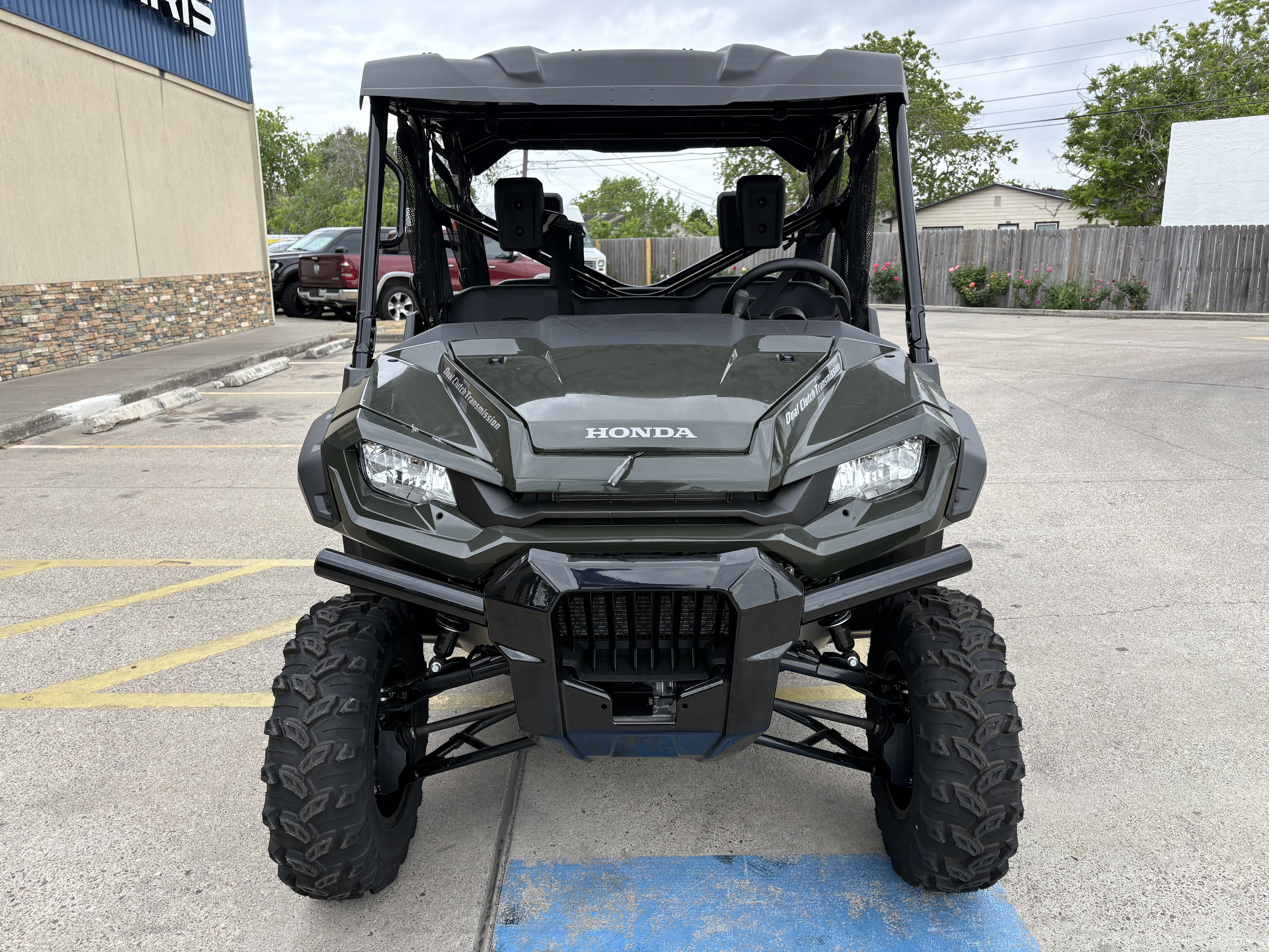 2025 Honda PIONEER 1000-6 DLX CRE UTV
