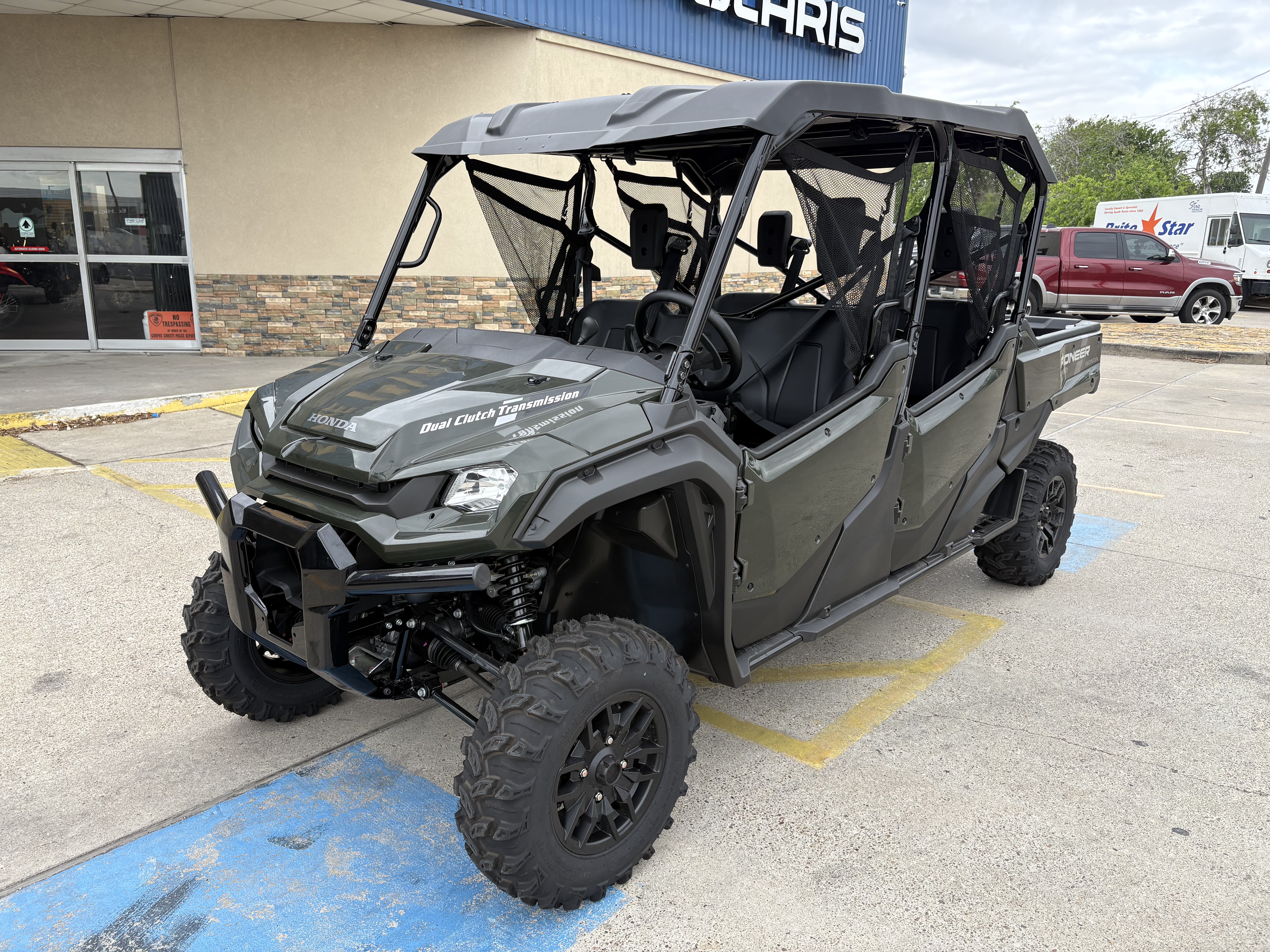 2025 Honda PIONEER 1000-6 DLX CRE UTV