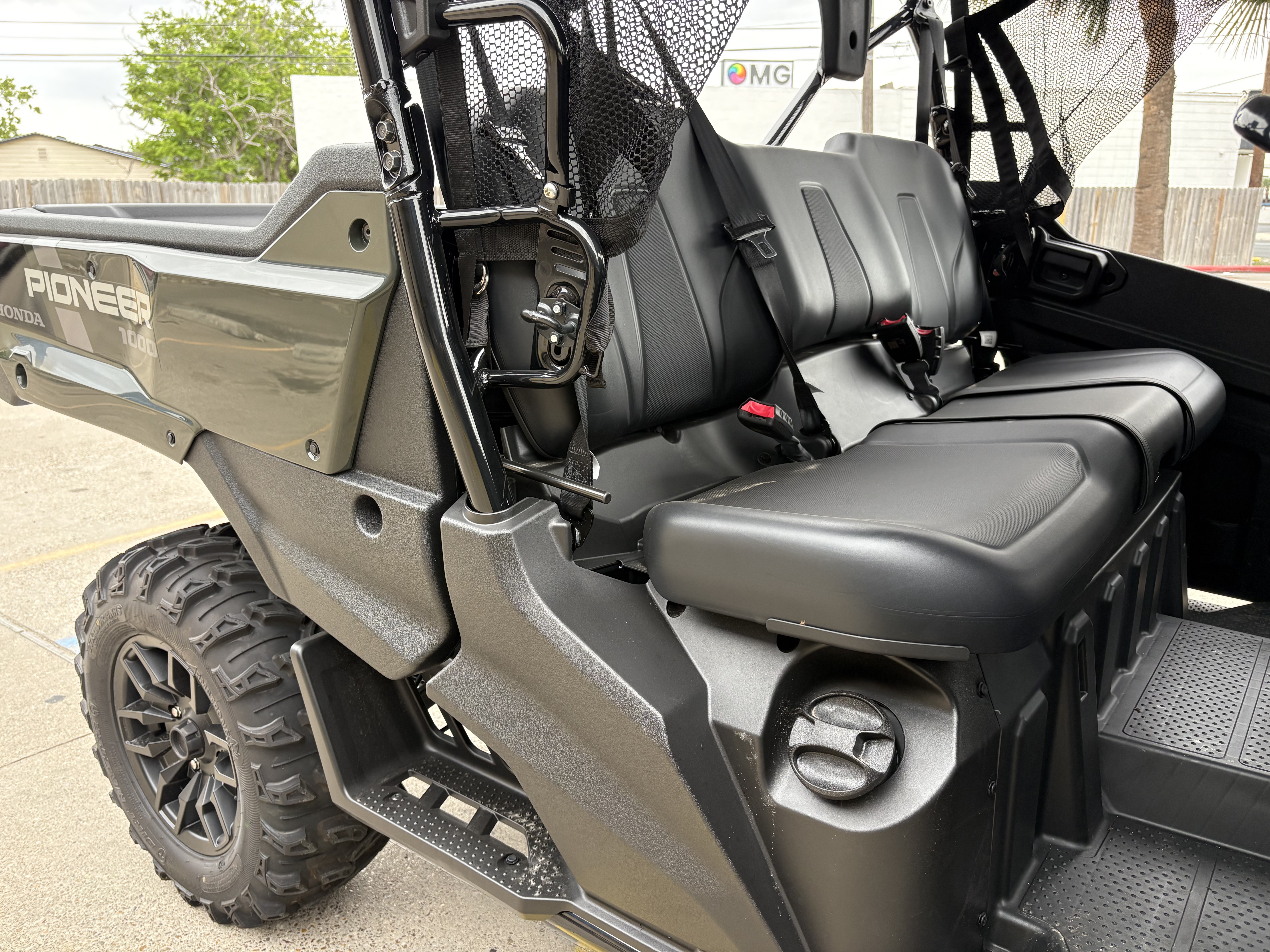 2025 Honda PIONEER 1000-6 DLX CRE UTV