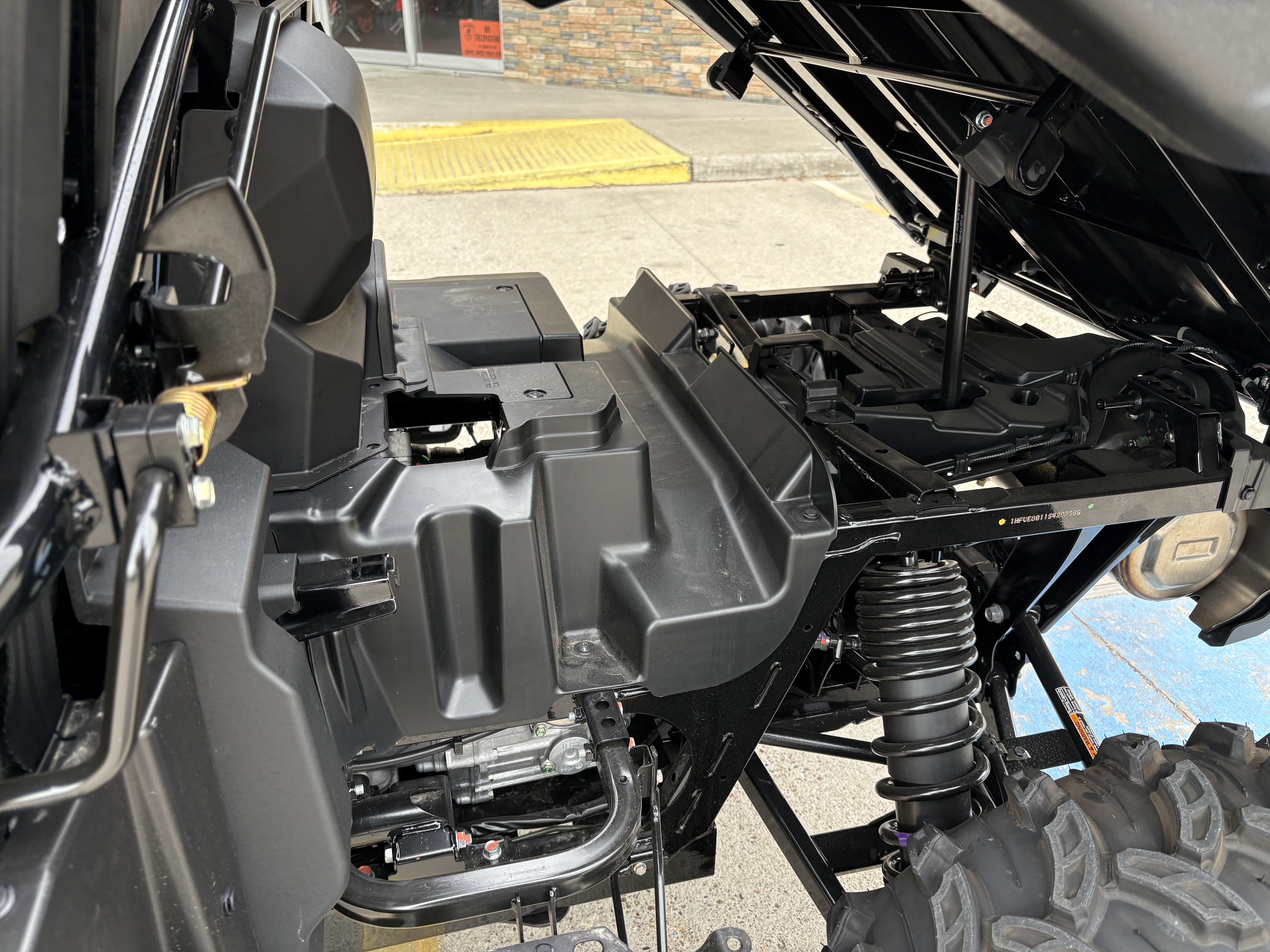 2025 Honda PIONEER 1000-6 DLX CRE UTV