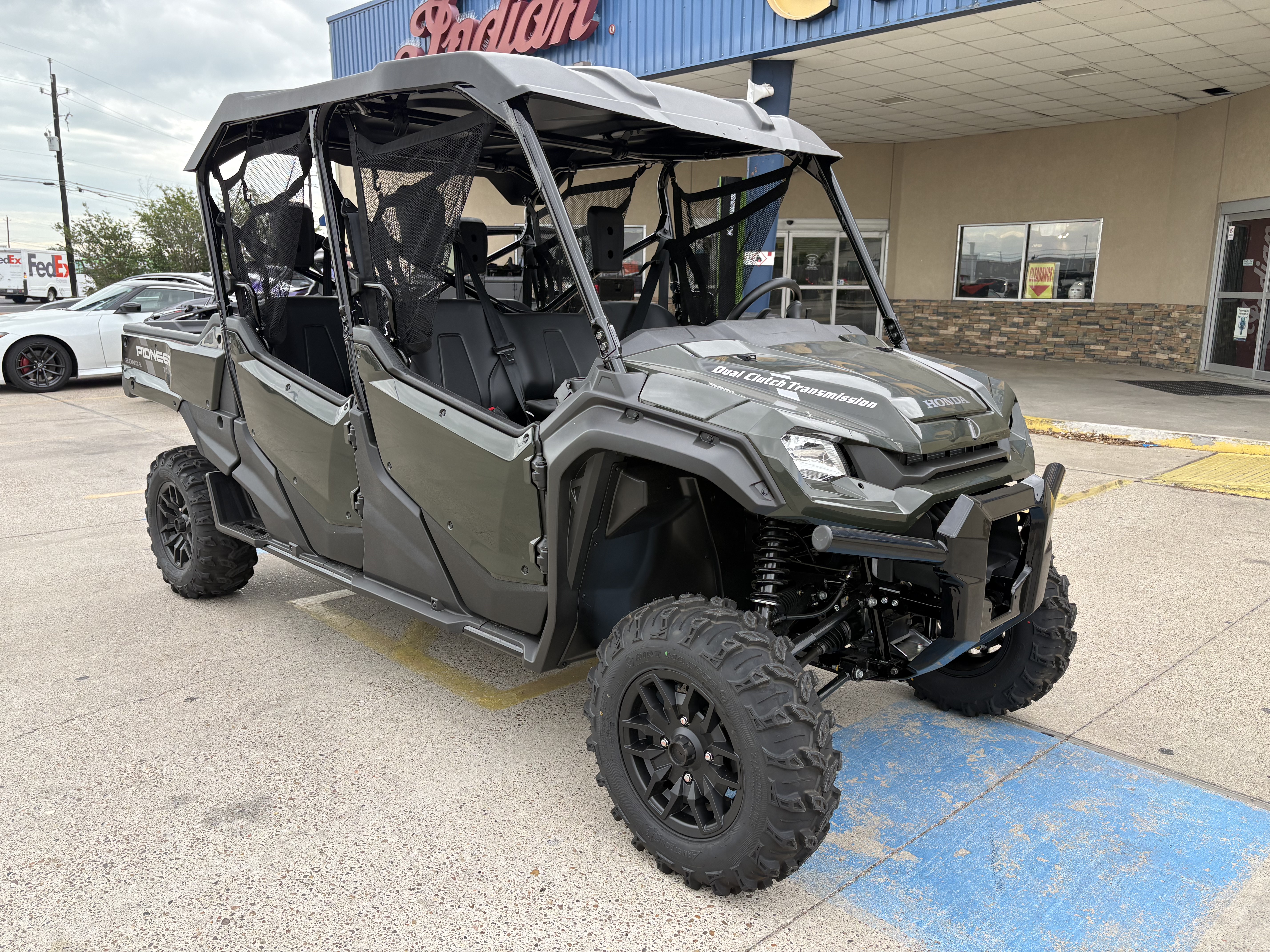 2025 Honda PIONEER 1000-6 DLX CRE UTV