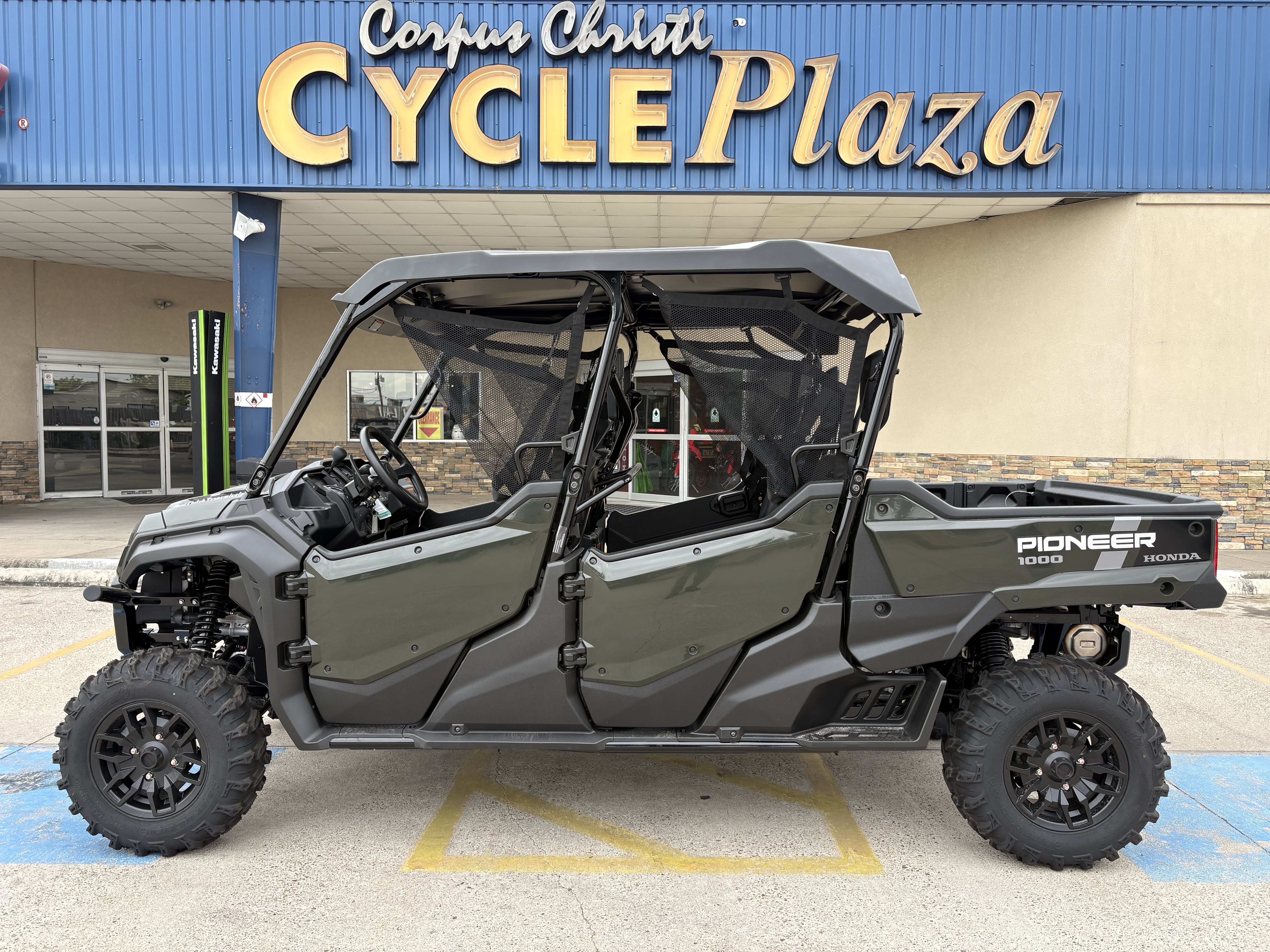 2025 Honda PIONEER 1000-6 DLX CRE UTV