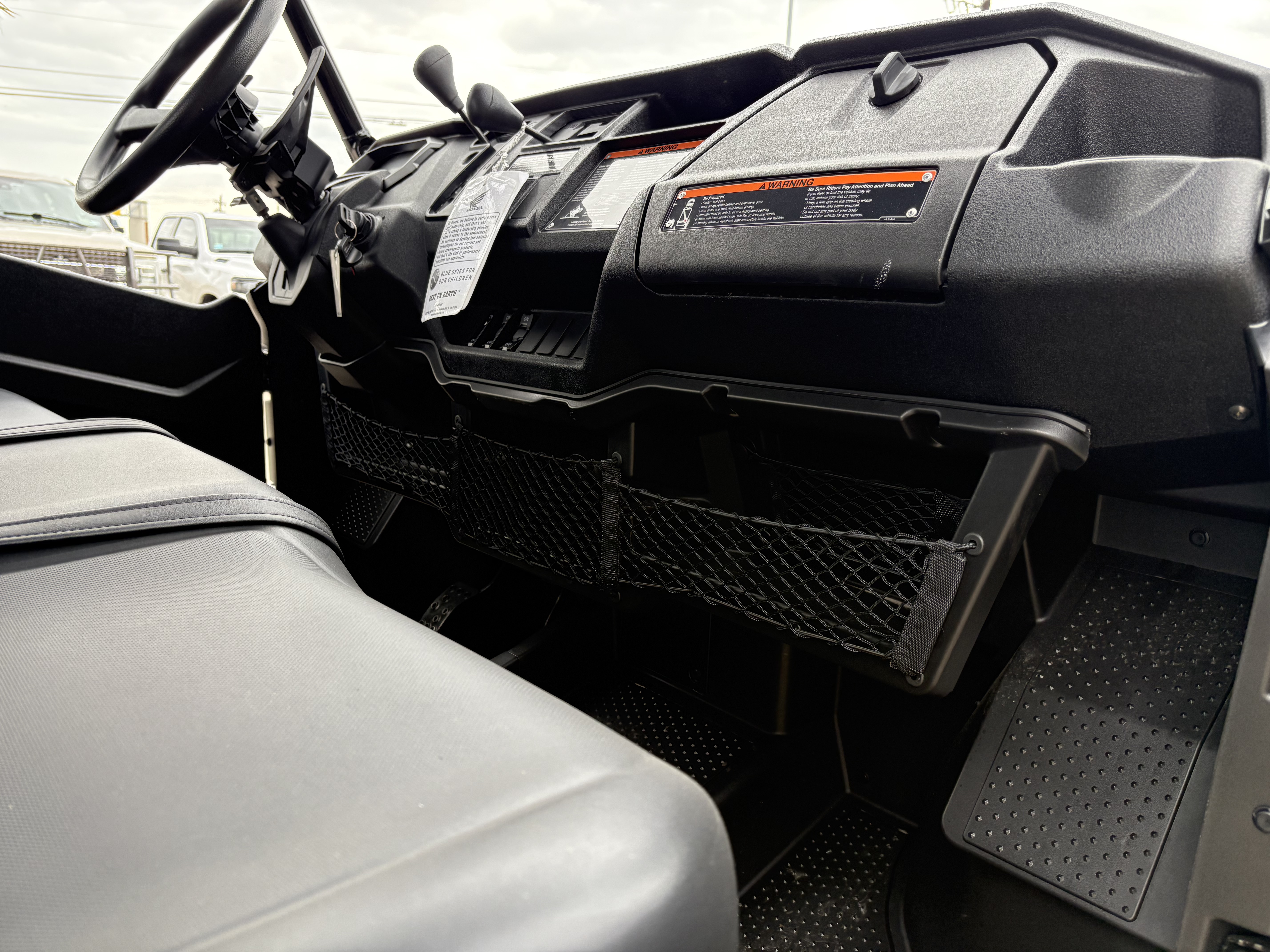 2025 Honda PIONEER 1000-6 DLX CRE UTV