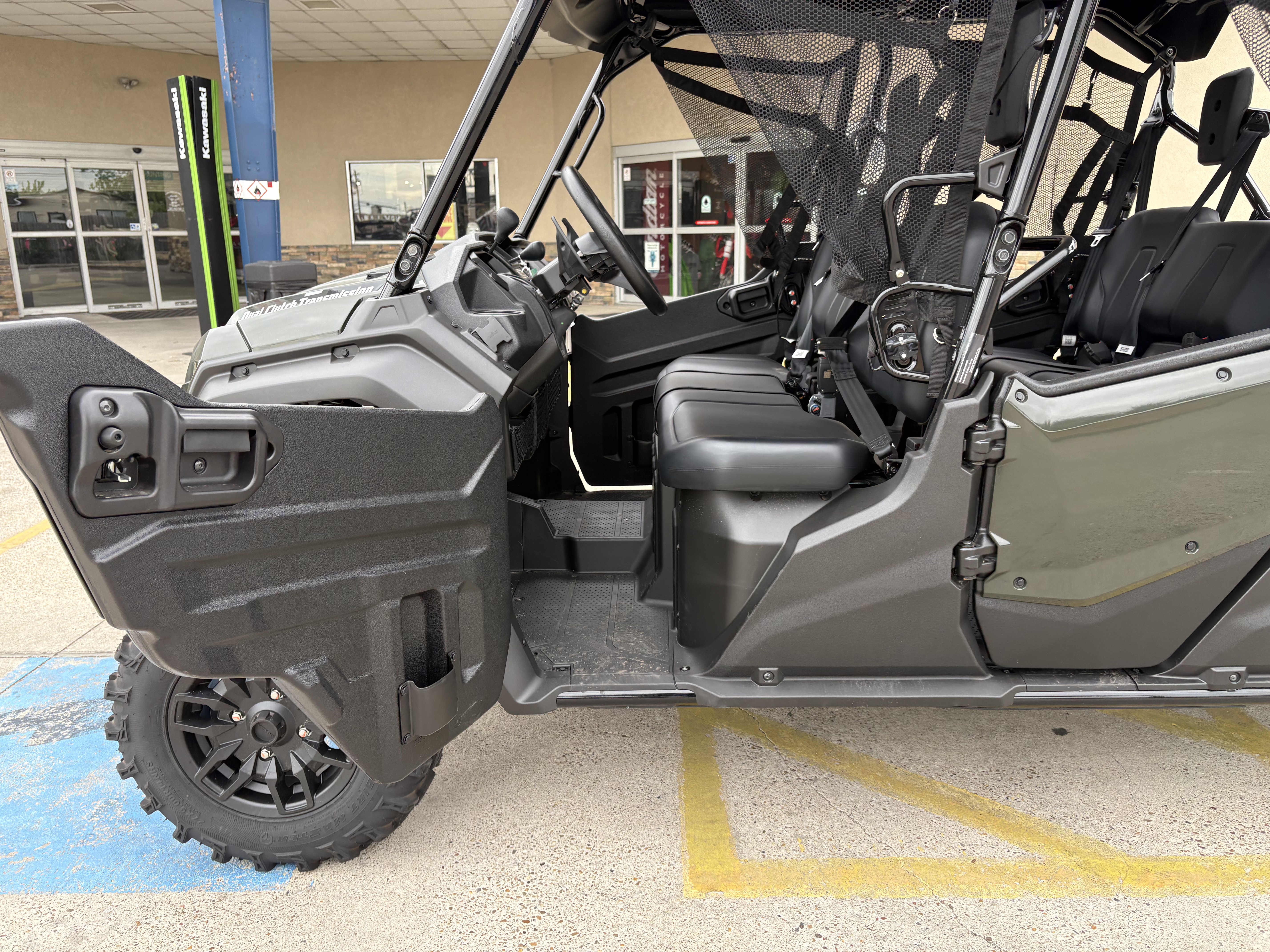 2025 Honda PIONEER 1000-6 DLX CRE UTV