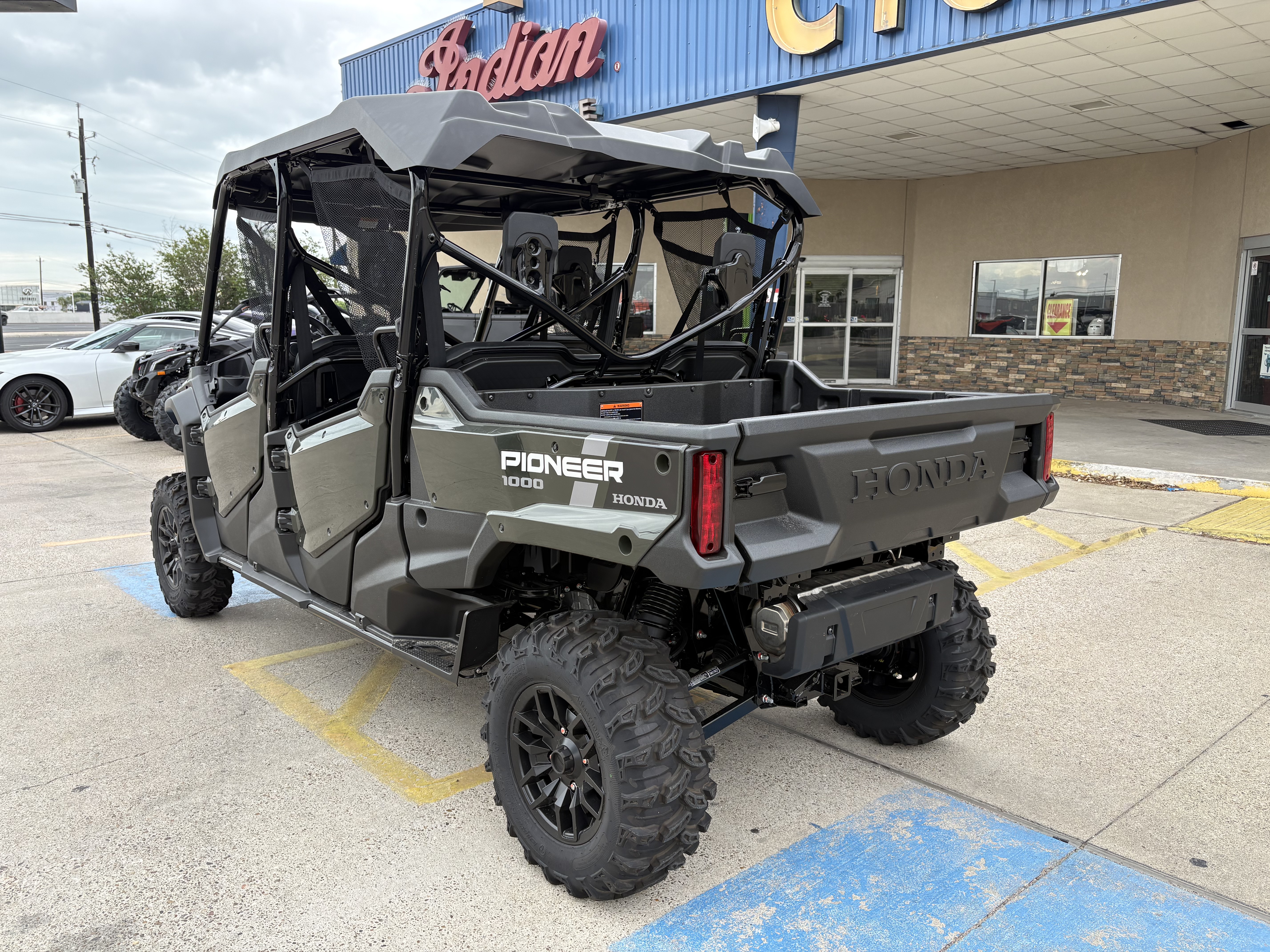 2025 Honda PIONEER 1000-6 DLX CRE UTV