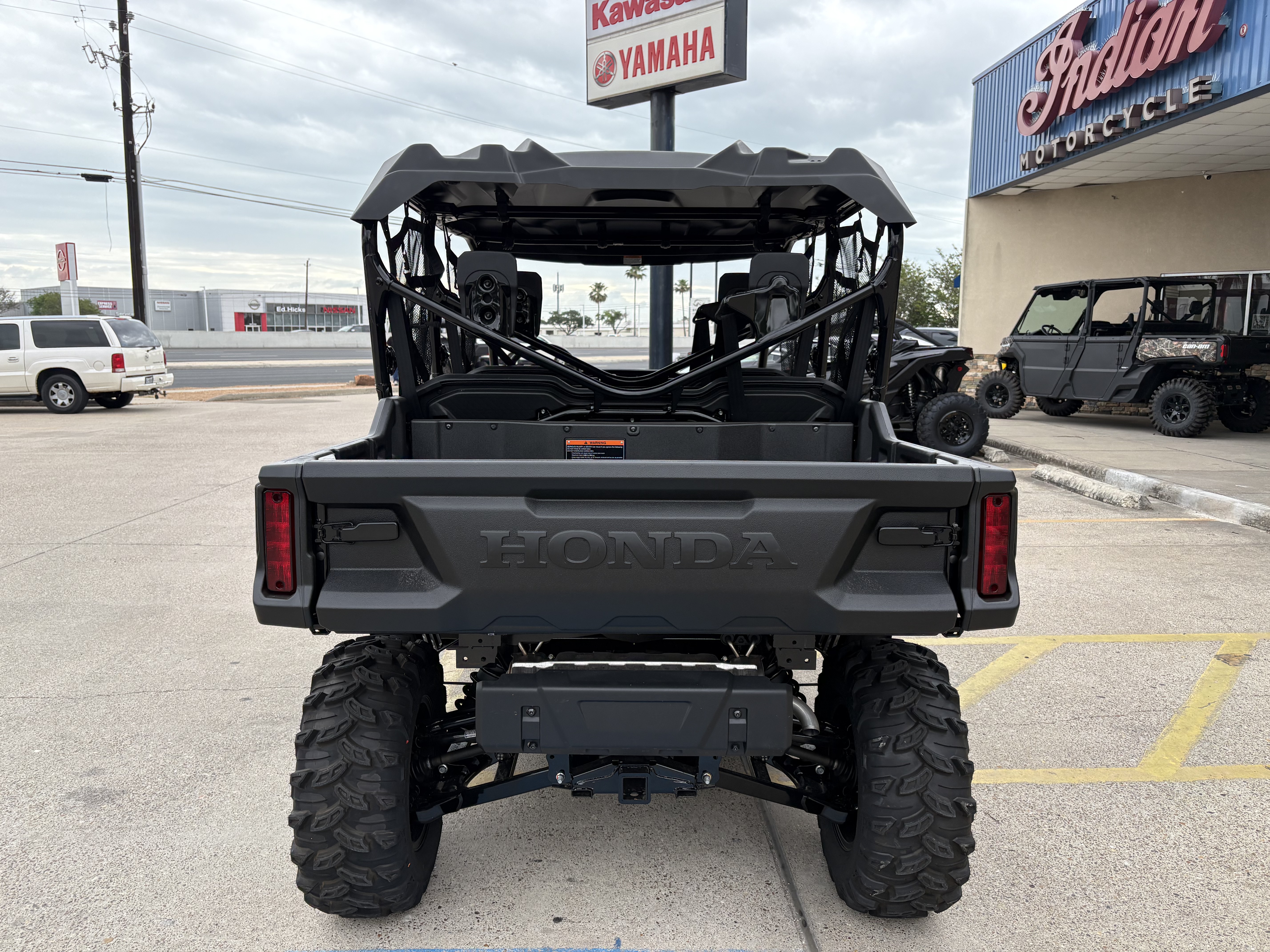 2025 Honda PIONEER 1000-6 DLX CRE UTV