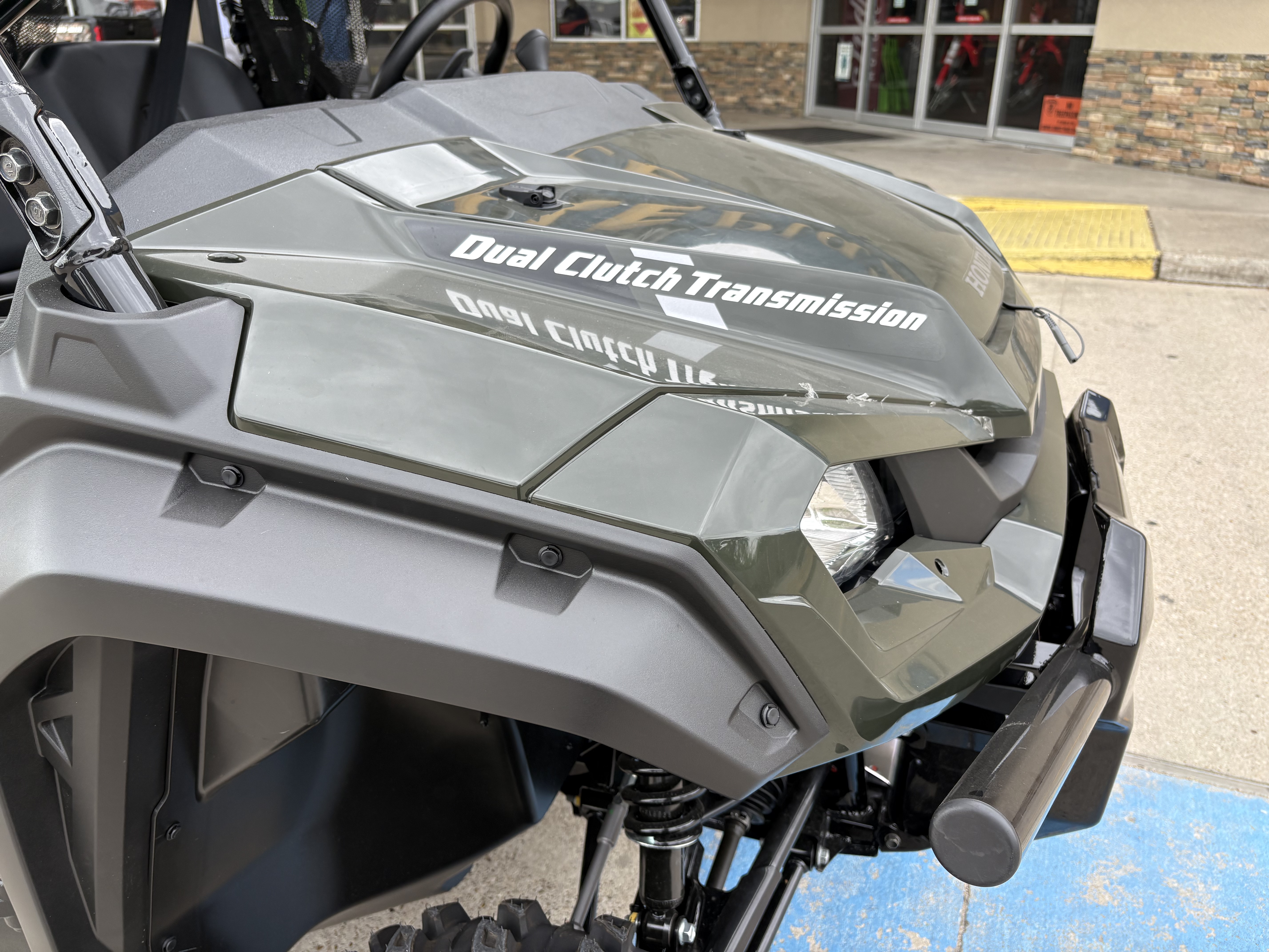 2025 Honda PIONEER 1000-6 DLX CRE UTV