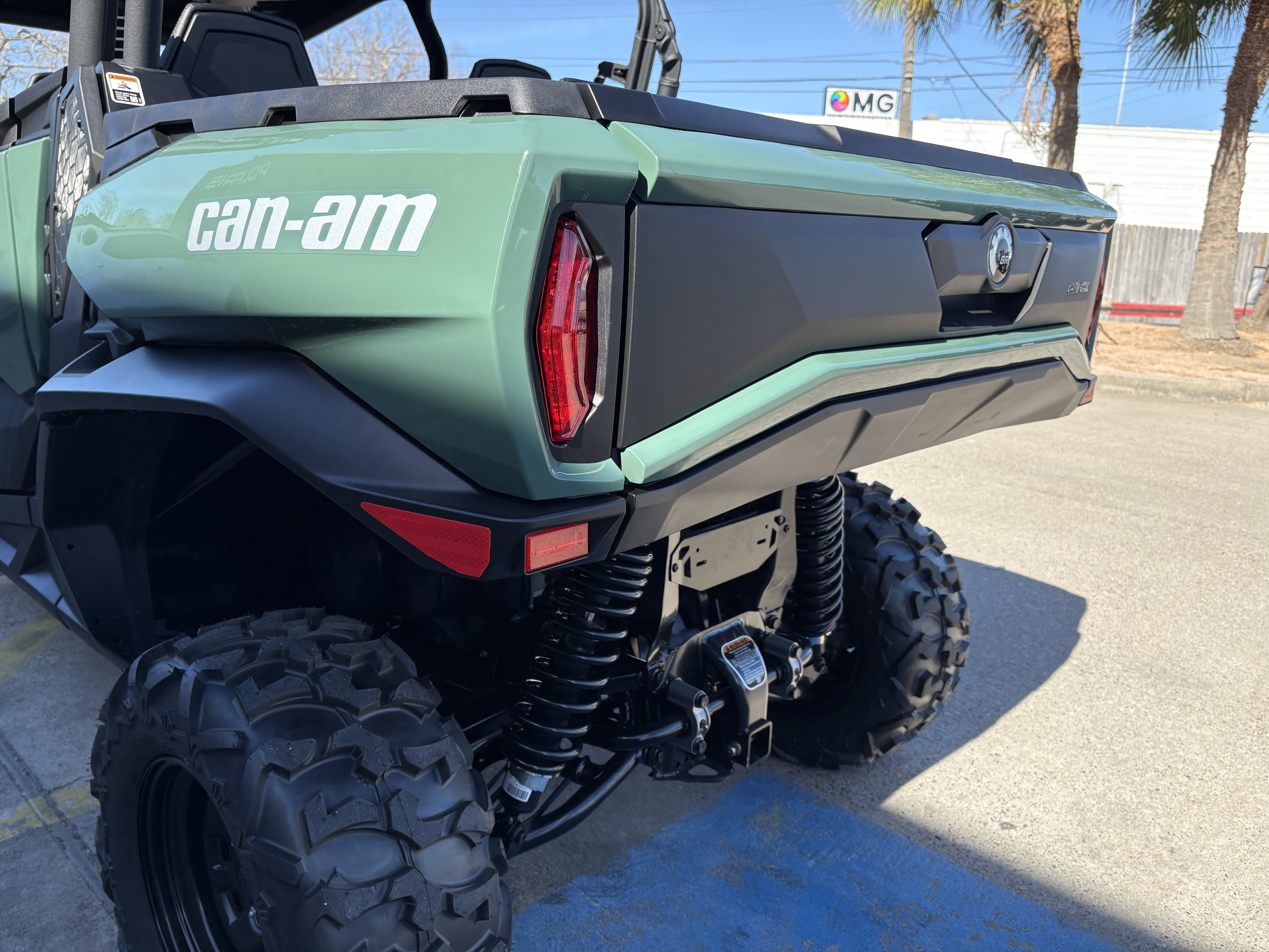 2026 Can-Am Commander MAX DPS 700 Side x Side