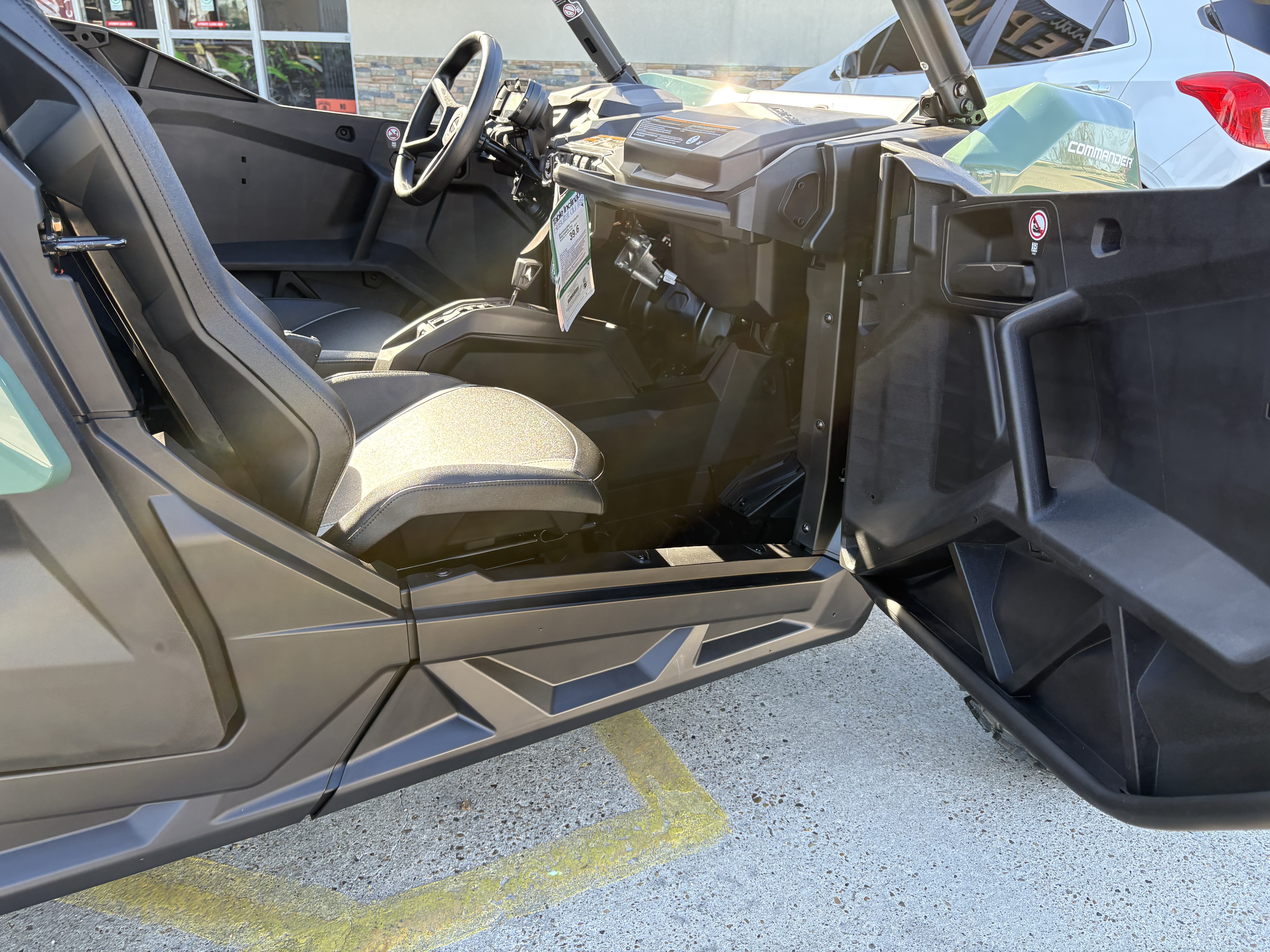 2026 Can-Am Commander MAX DPS 700 Side x Side