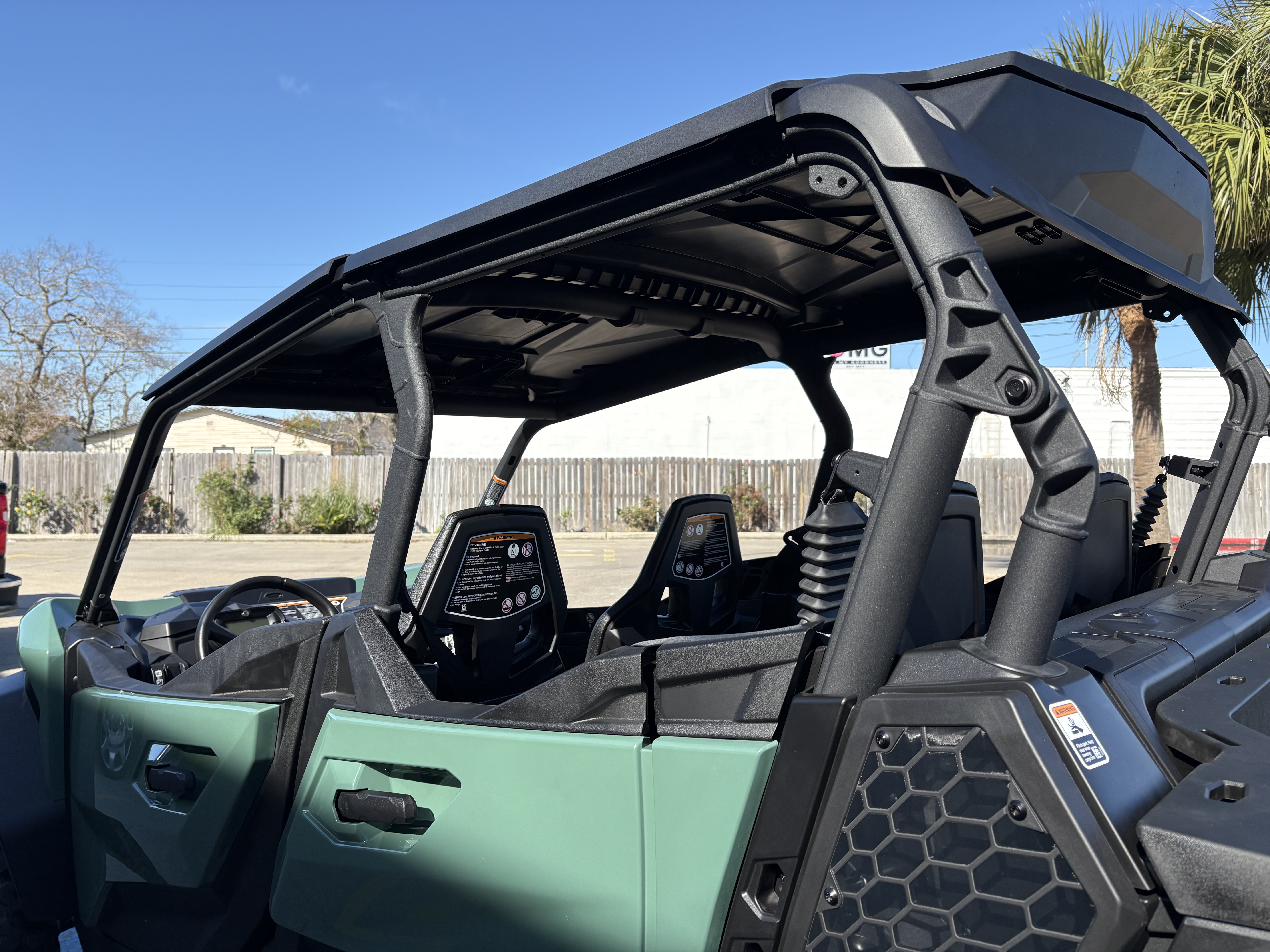 2026 Can-Am Commander MAX DPS 700 Side x Side