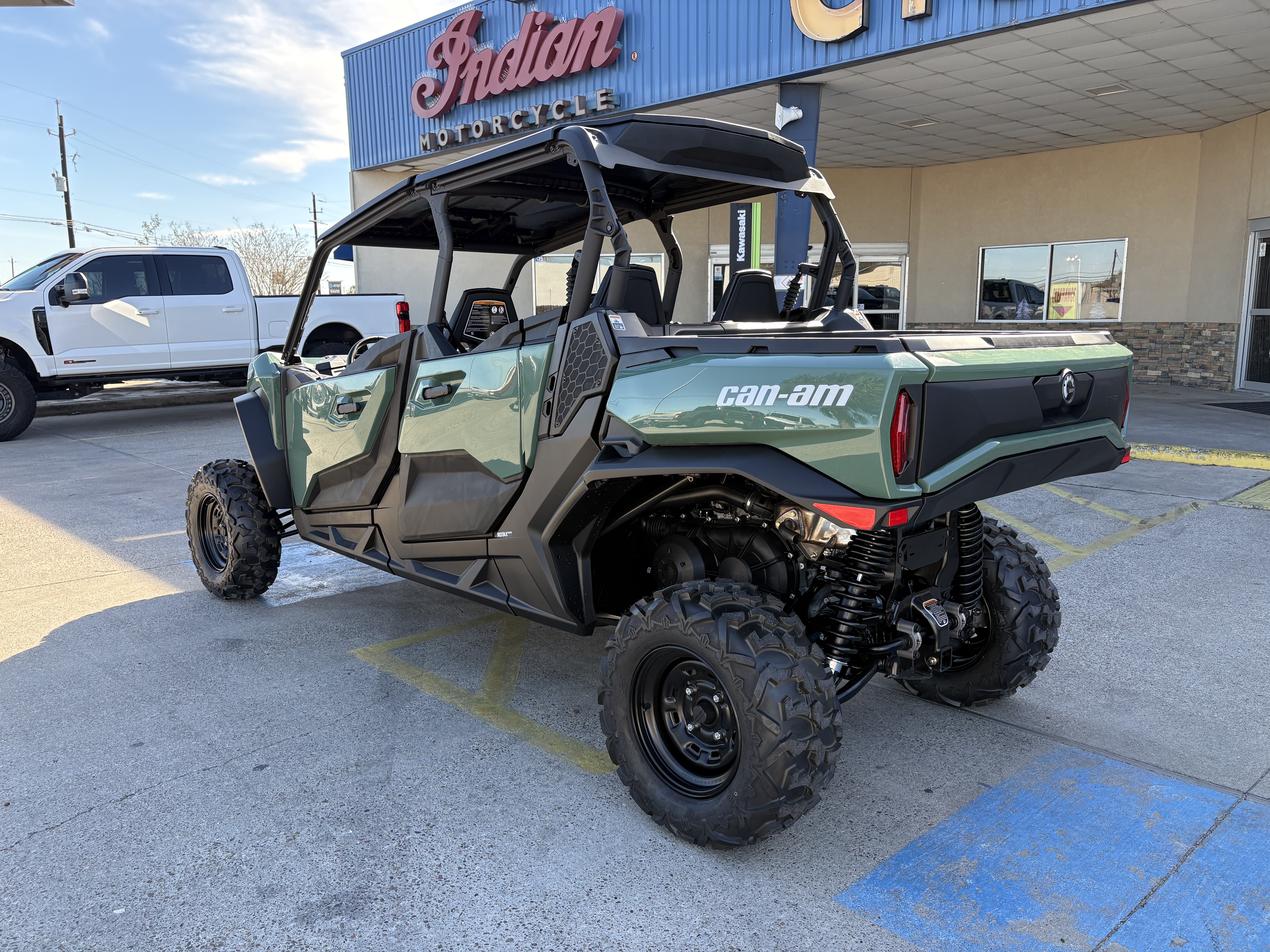 2026 Can-Am Commander MAX DPS 700 Side x Side