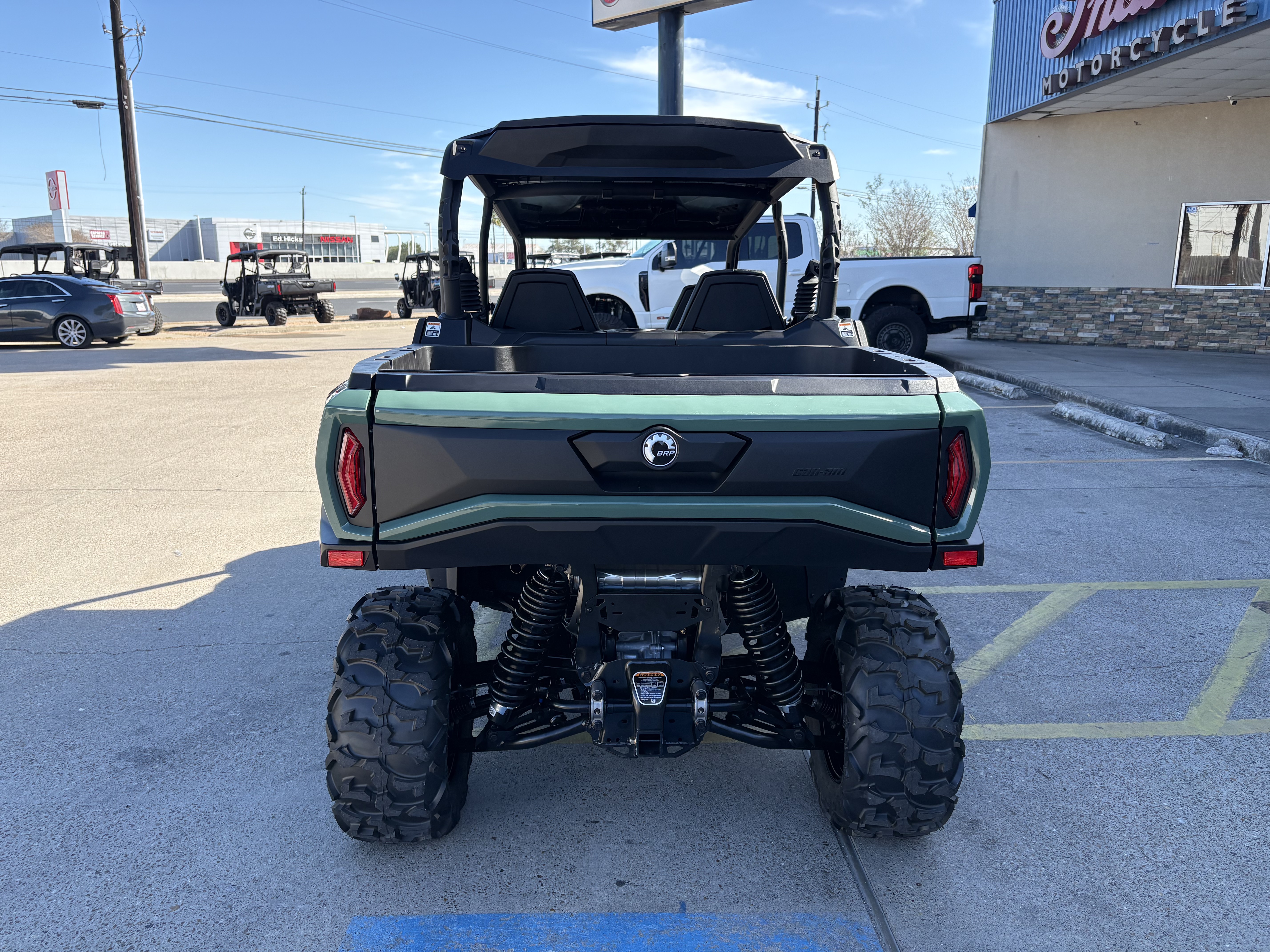 2026 Can-Am Commander MAX DPS 700 Side x Side