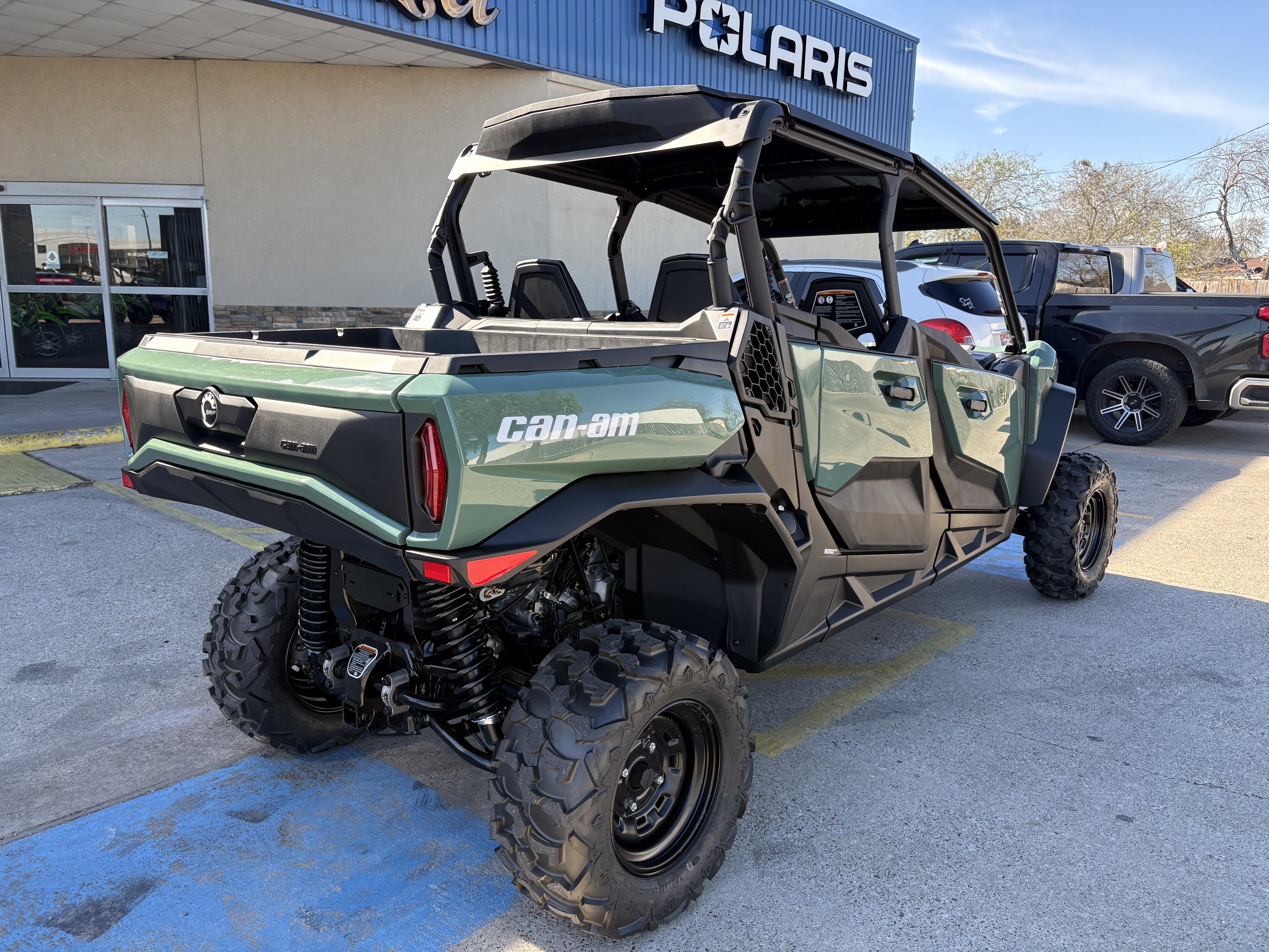 2026 Can-Am Commander MAX DPS 700 Side x Side