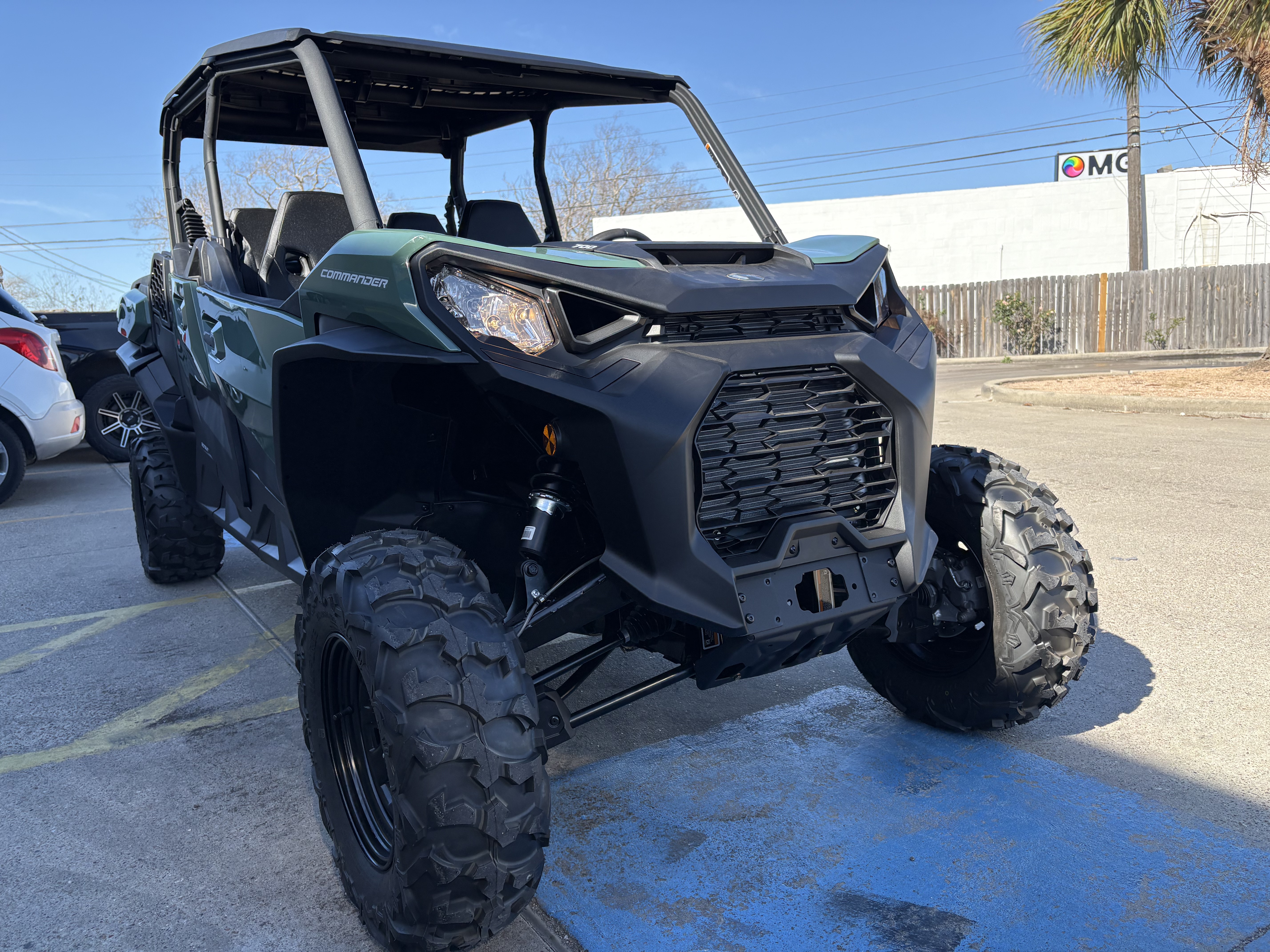 2026 Can-Am Commander MAX DPS 700 Side x Side