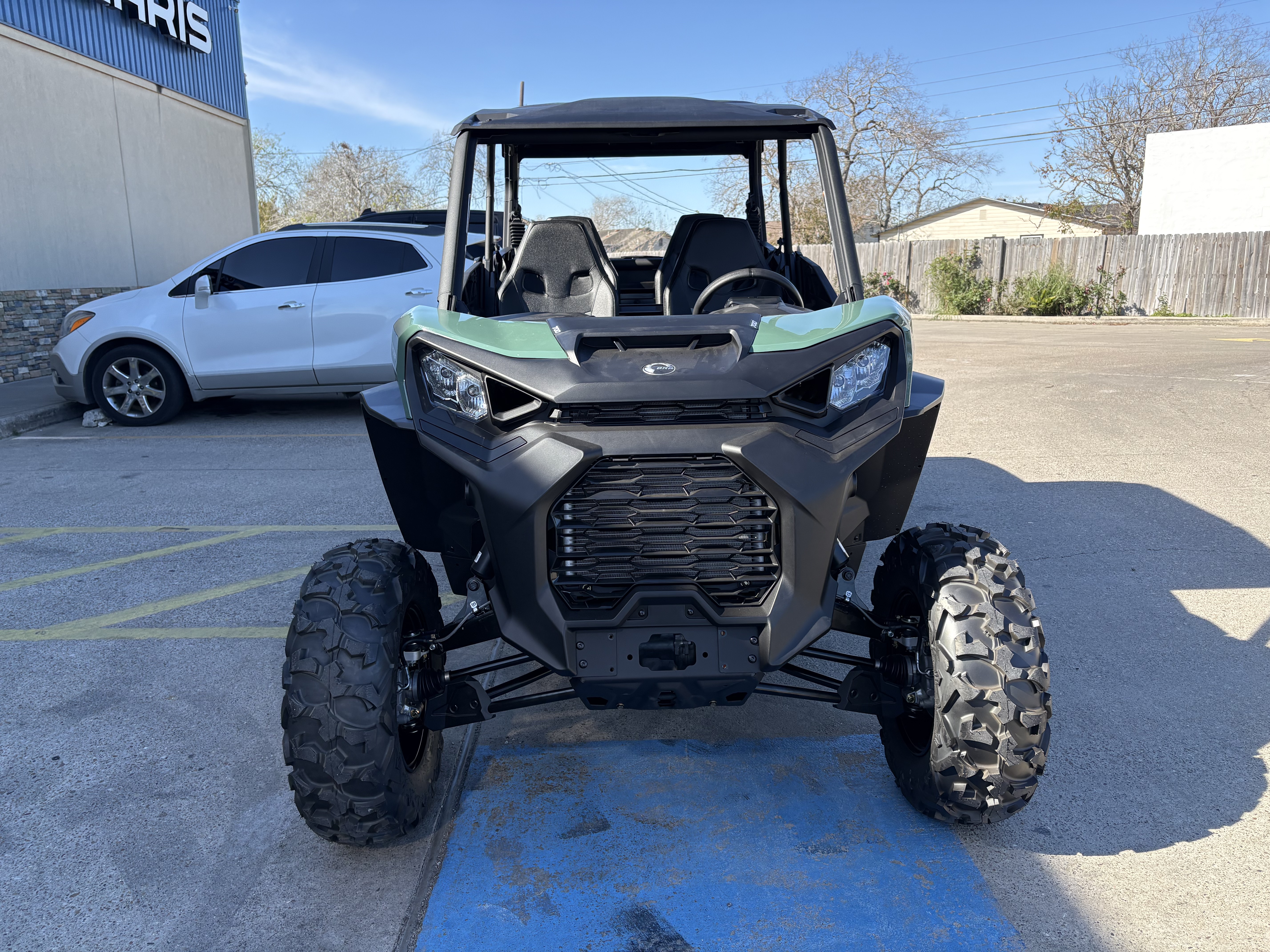 2026 Can-Am Commander MAX DPS 700 Side x Side