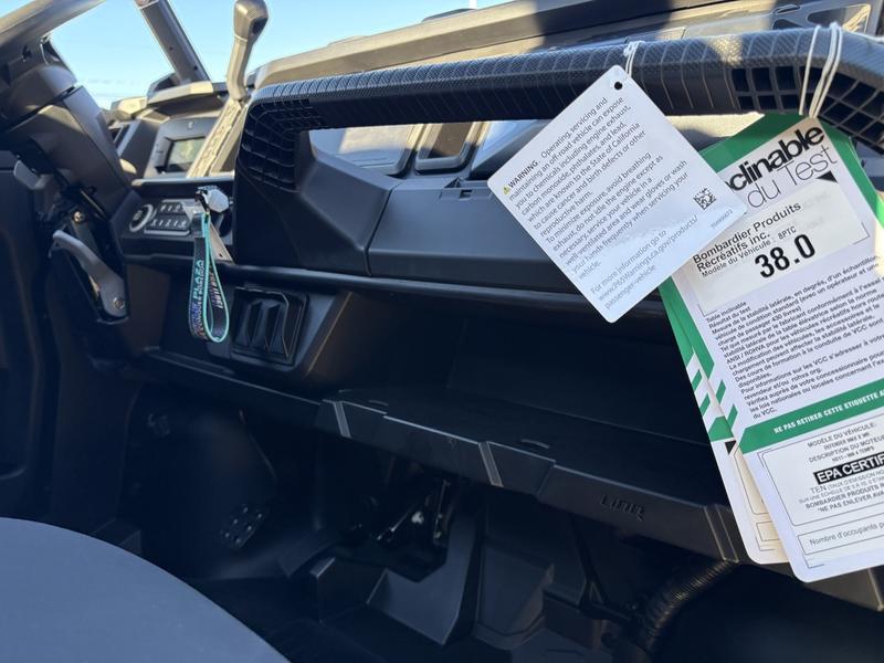 2026 Can-Am Defender MAX X mr HD11 with half-doors UTV