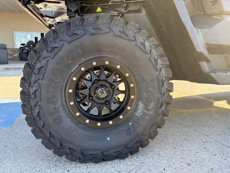 2026 Can-Am Defender MAX X mr HD11 with half-doors UTV