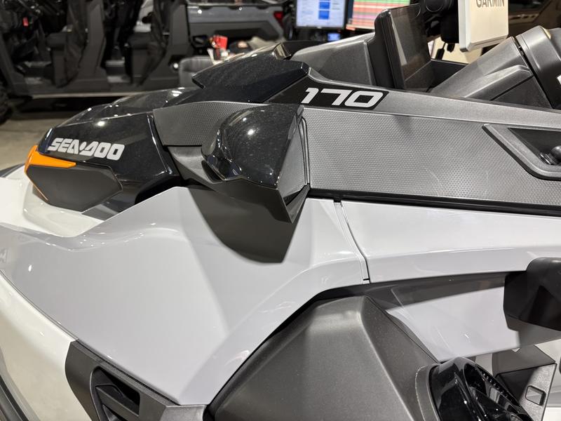 2026 Sea-Doo Fishpro Trophy 170 WATERCRAFT