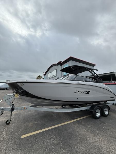 2026 Yamaha Boats 252XE BOAT