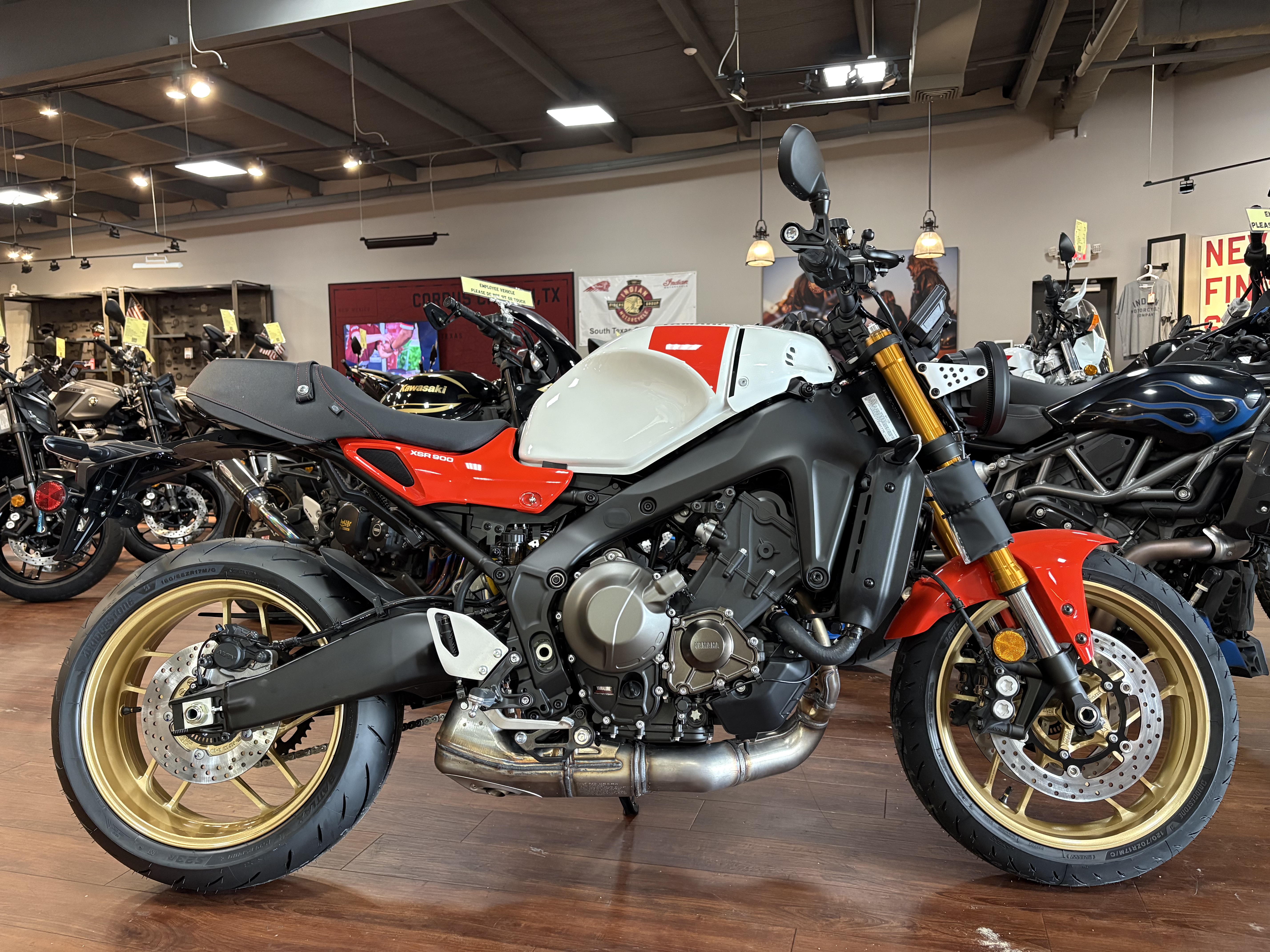 2026 Yamaha XSR900 SPORT BIKE