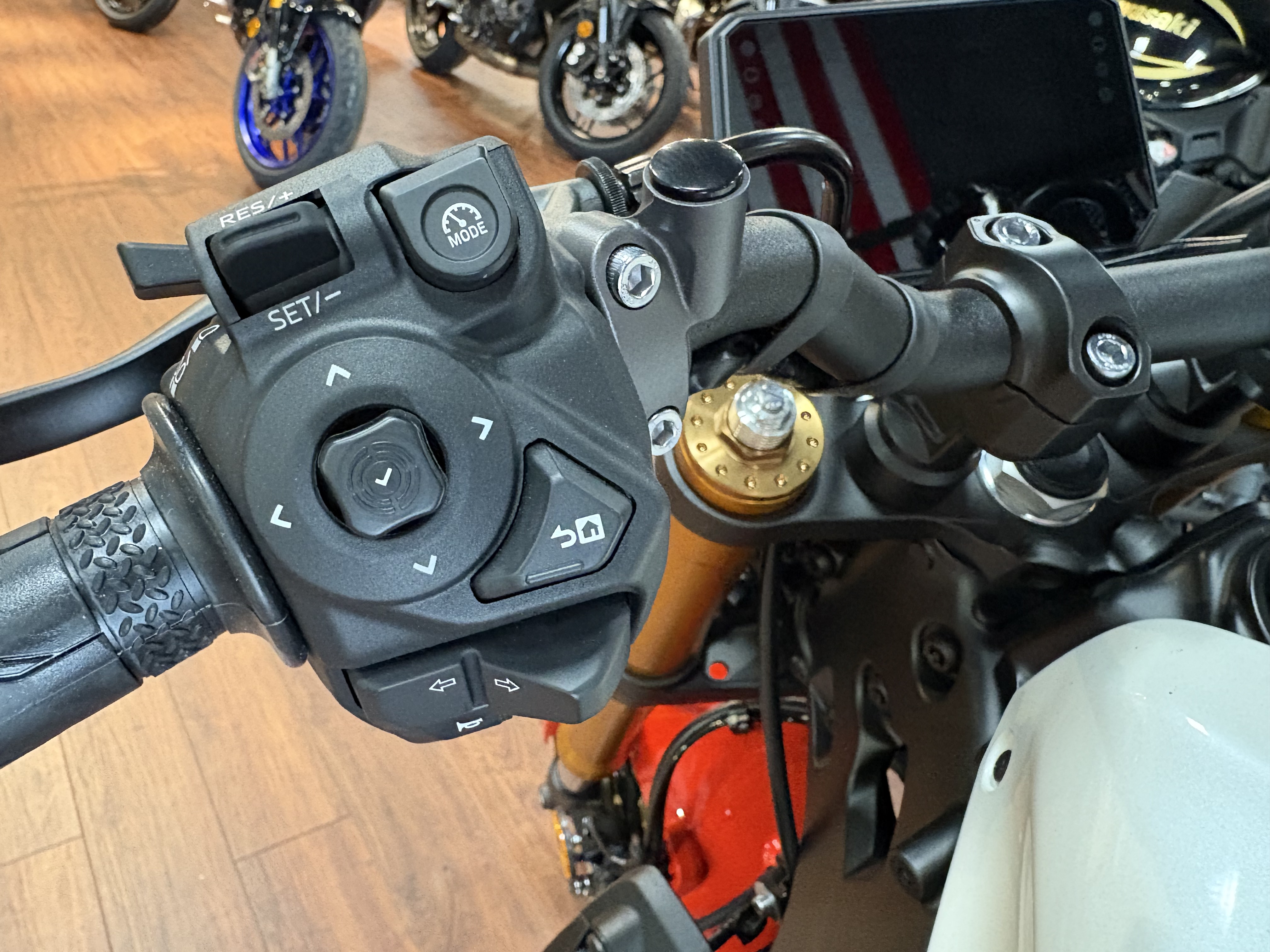 2026 Yamaha XSR900 SPORT BIKE