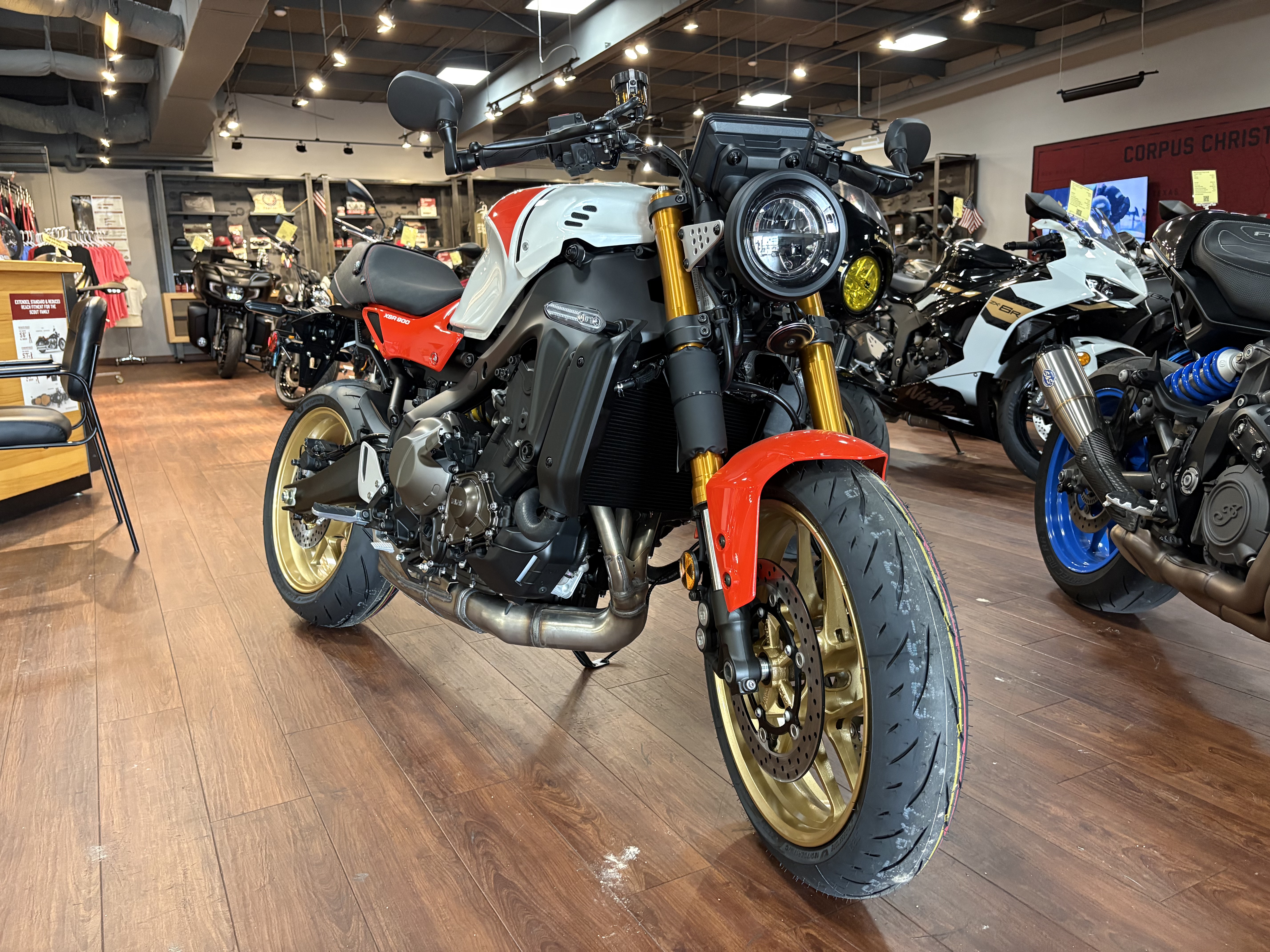 2026 Yamaha XSR900 SPORT BIKE