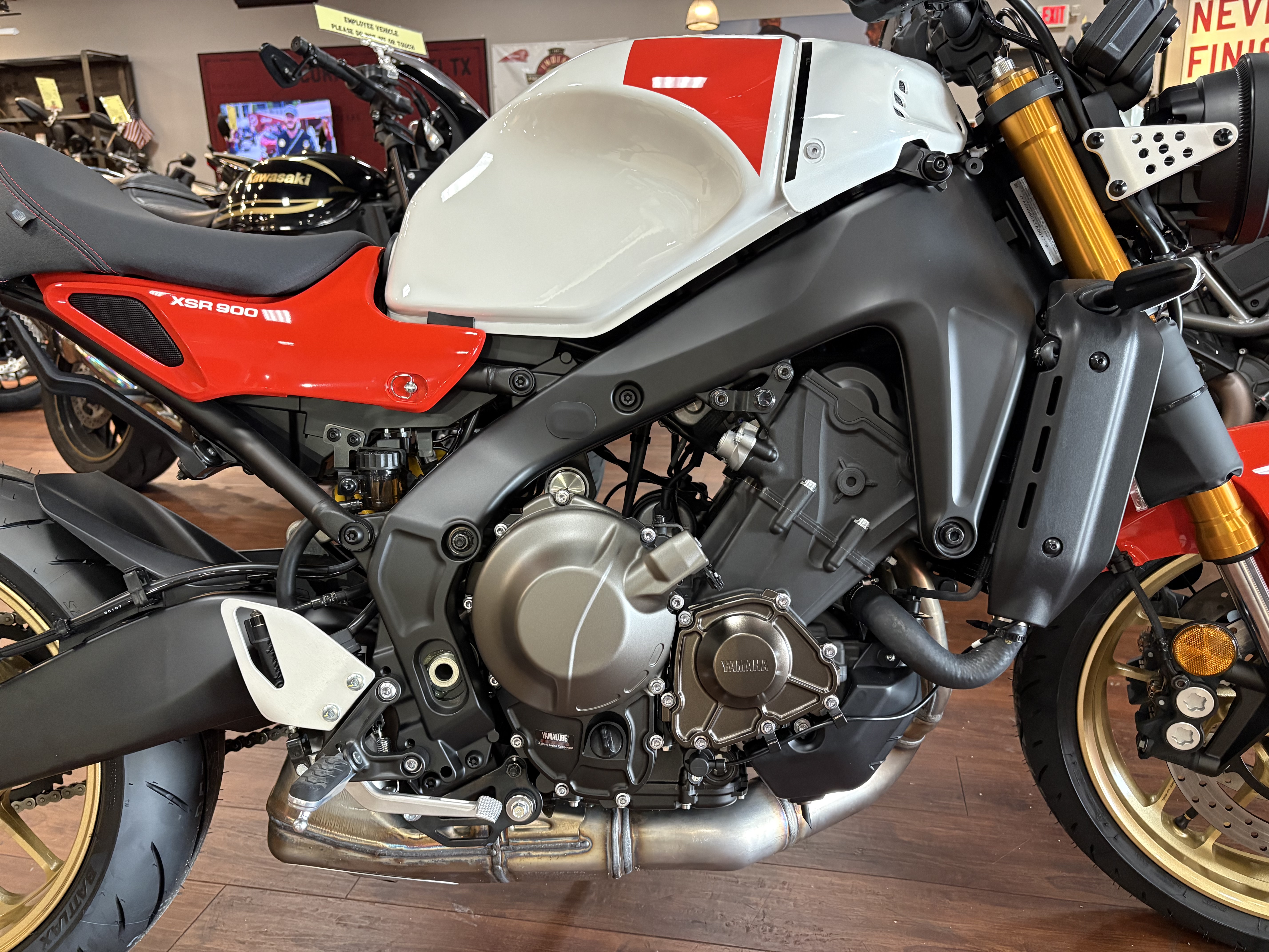 2026 Yamaha XSR900 SPORT BIKE