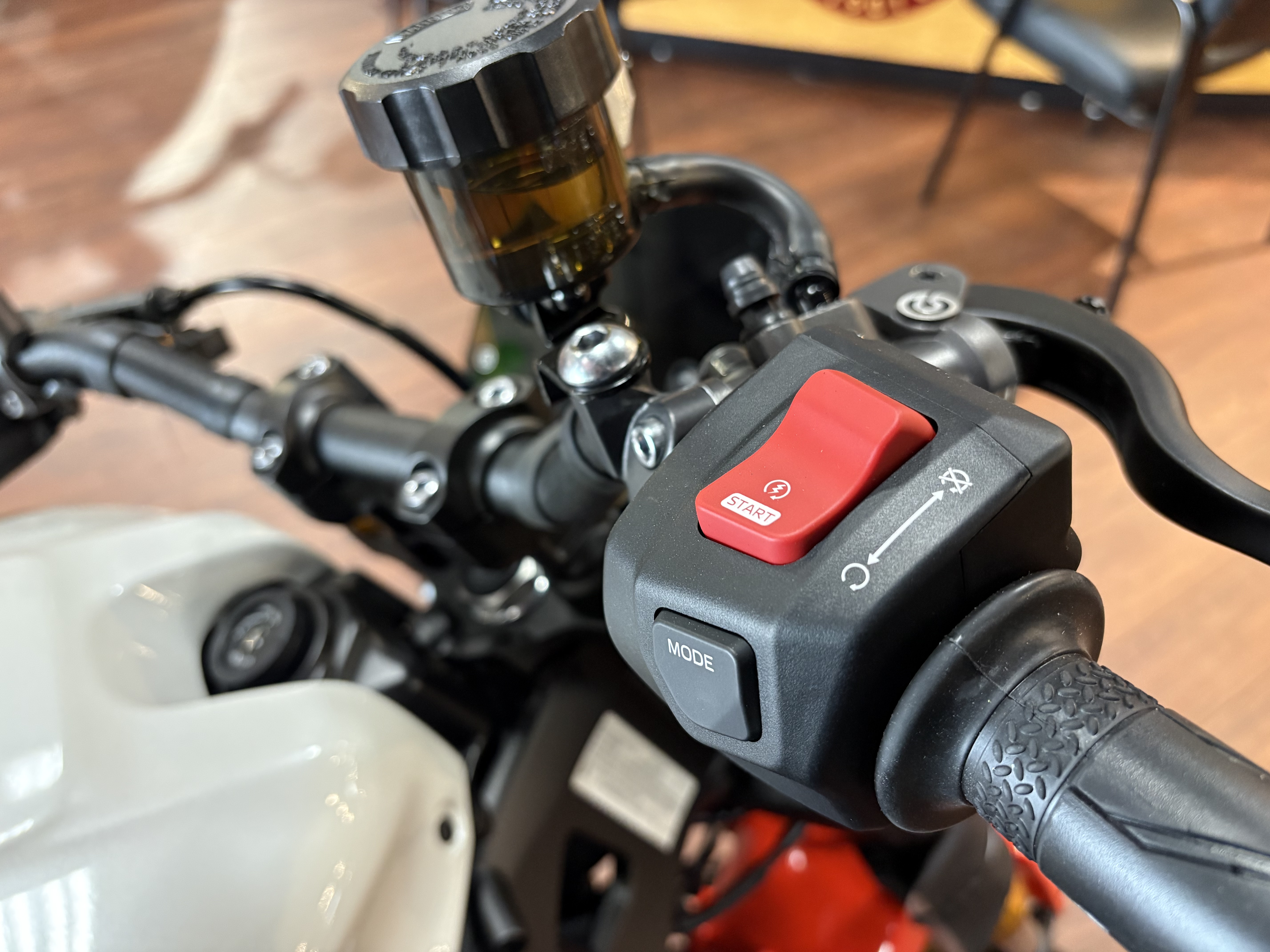 2026 Yamaha XSR900 SPORT BIKE