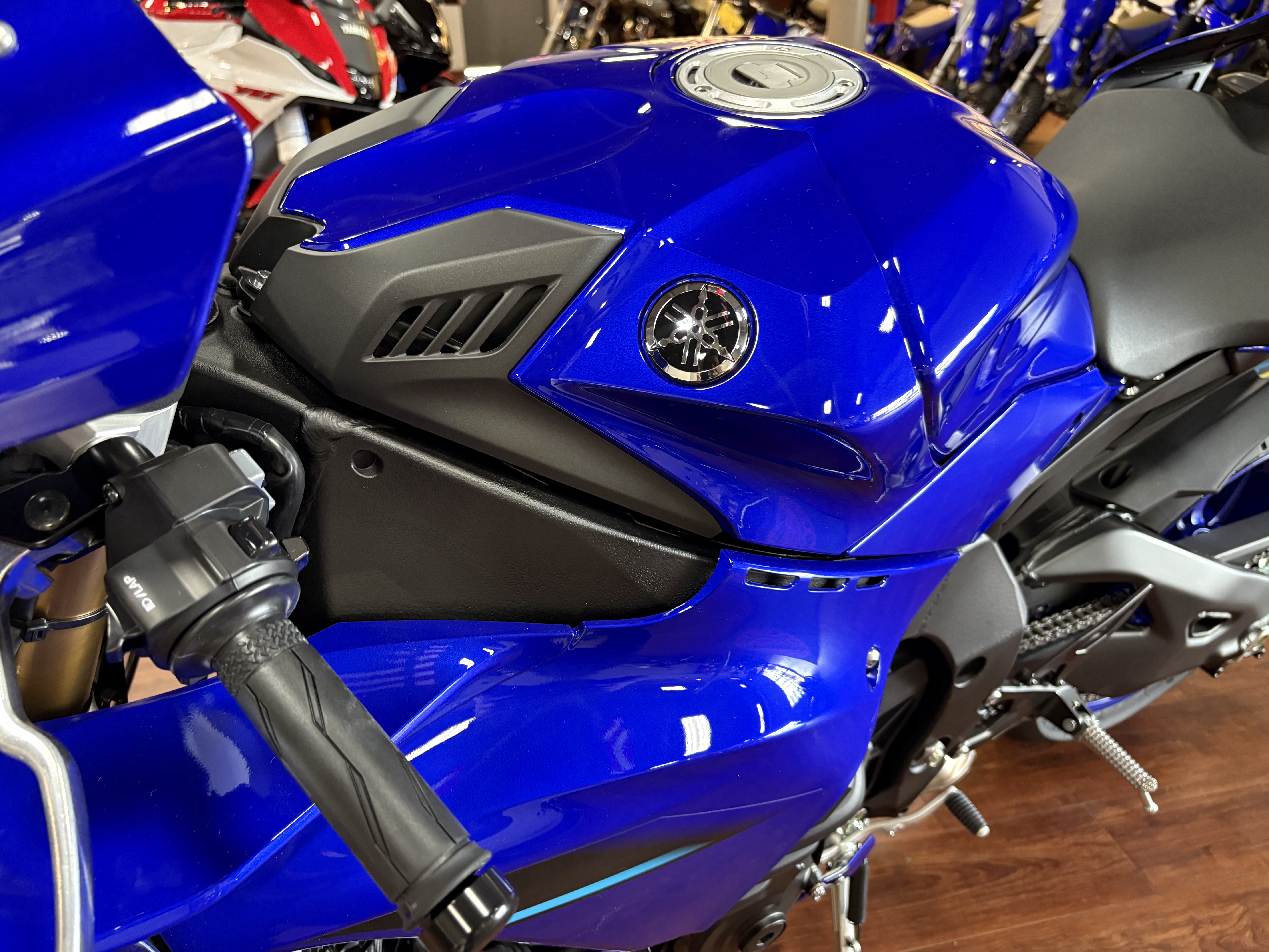 2026 Yamaha YZF-R1 SPORT BIKE