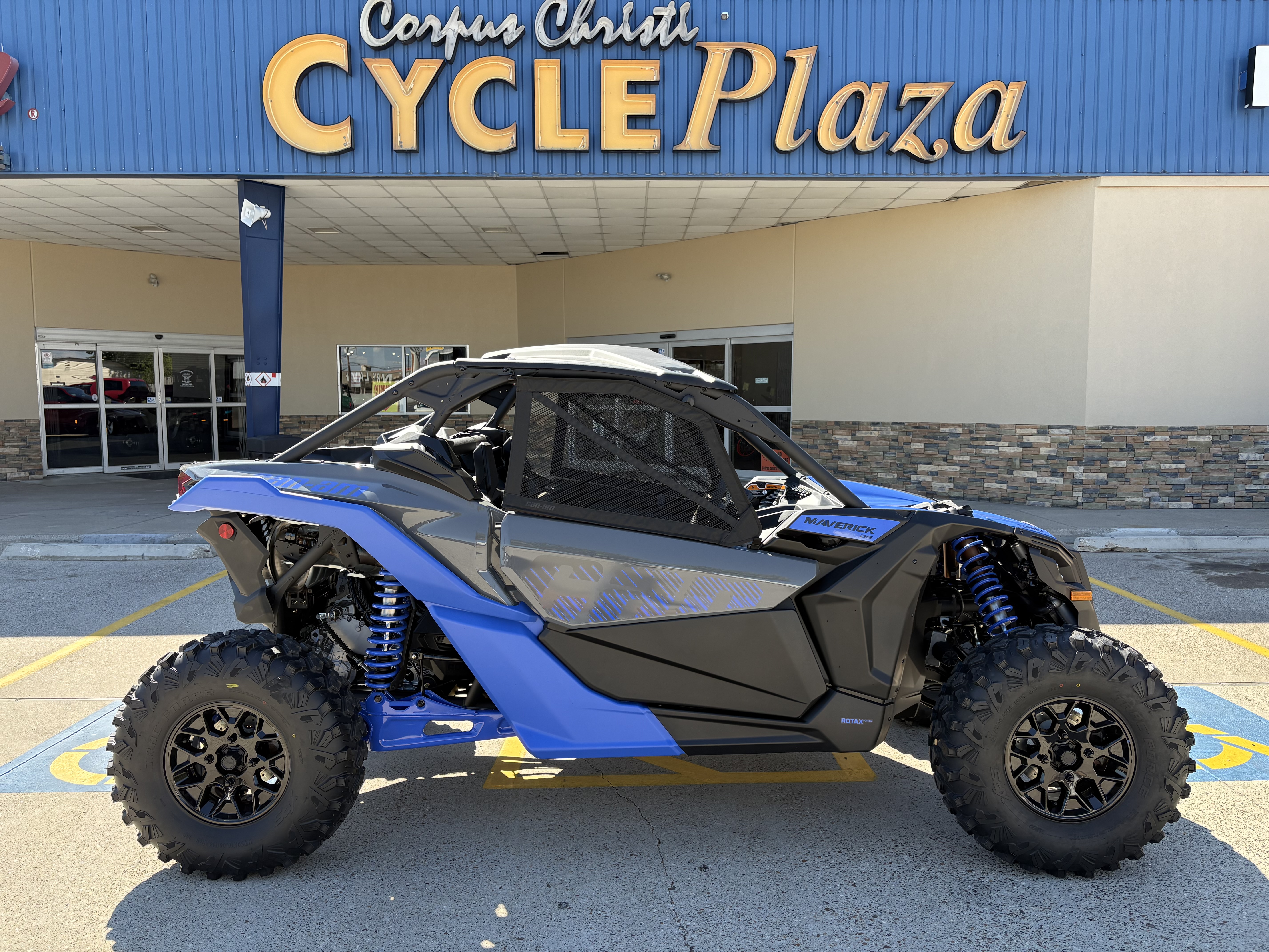 2027 Can-Am Maverick X3 DS Turbo Side x Side