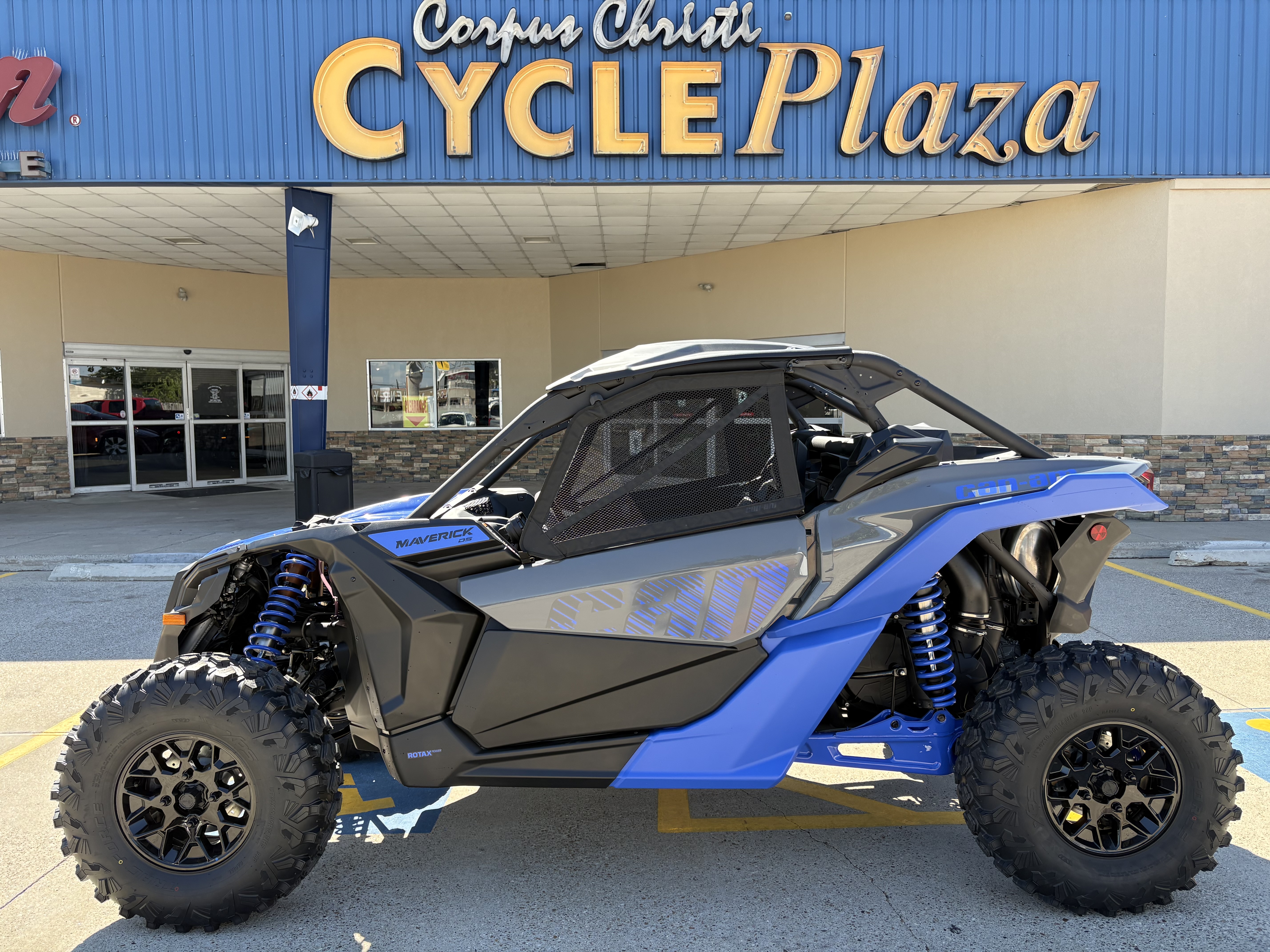 2027 Can-Am Maverick X3 DS Turbo Side x Side