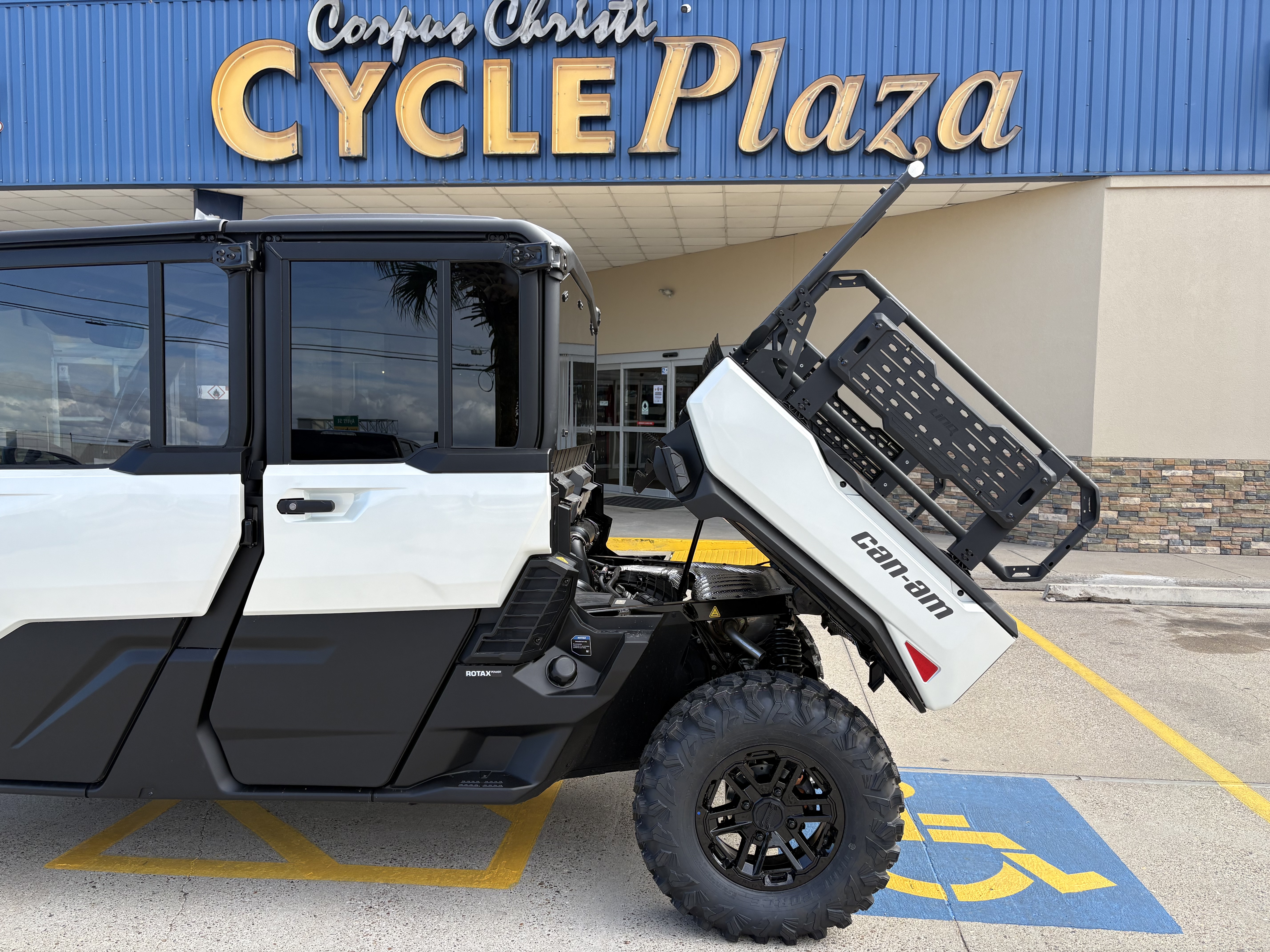 2027 Can-Am Defender XU MAX Limited UTILITY VEHICLE
