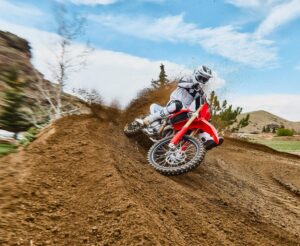 Read more about the article Honda CRF vs Kawasaki KLX